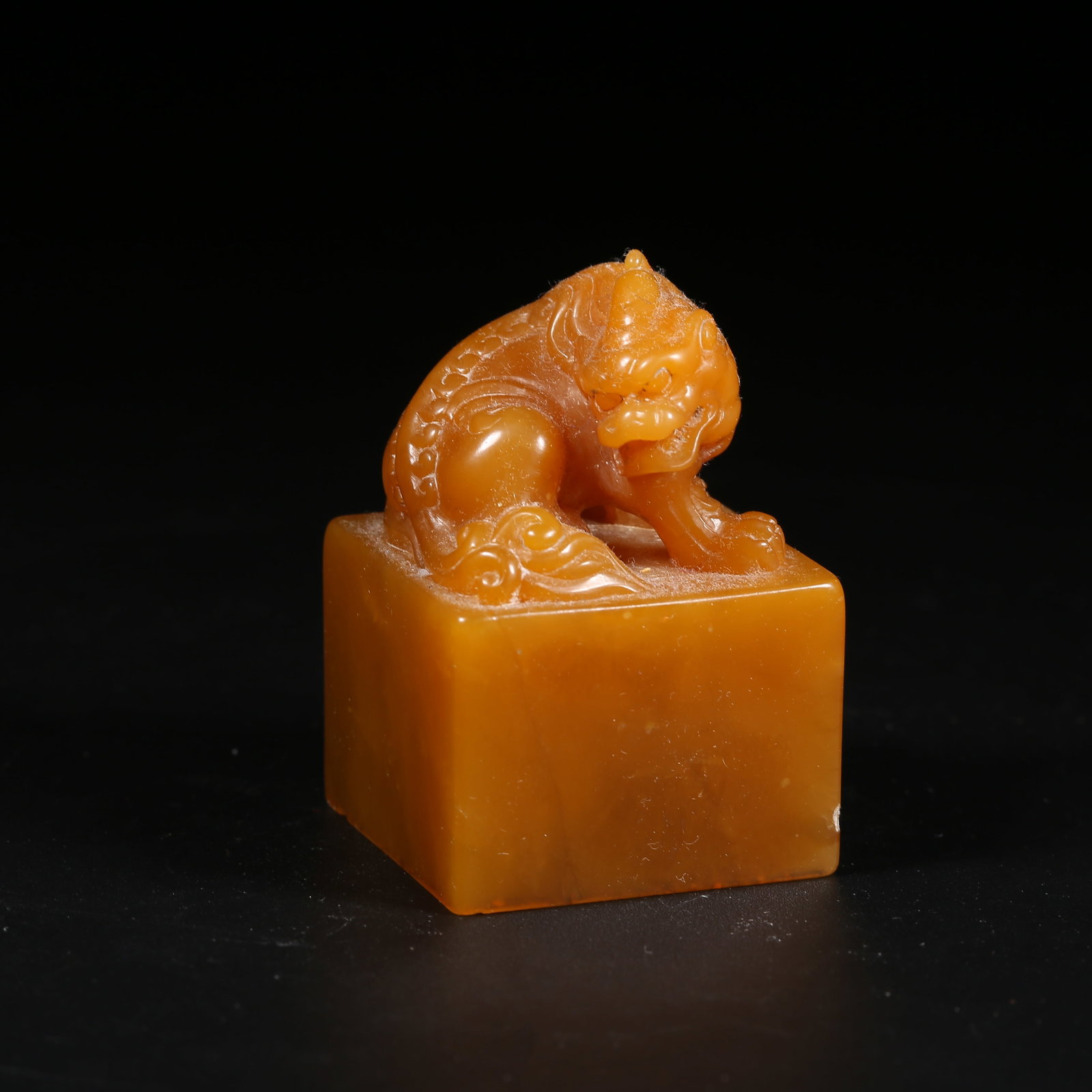 A SHOUSHAN TIANHUANG STONE SEAL WITH BEAST KNOB (1 of 9)