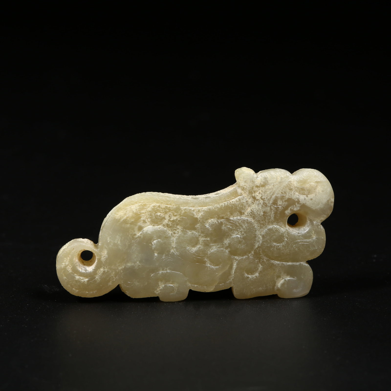 A ANCIENT JADE TIGER-SHAPED PENDANT (1 of 8)