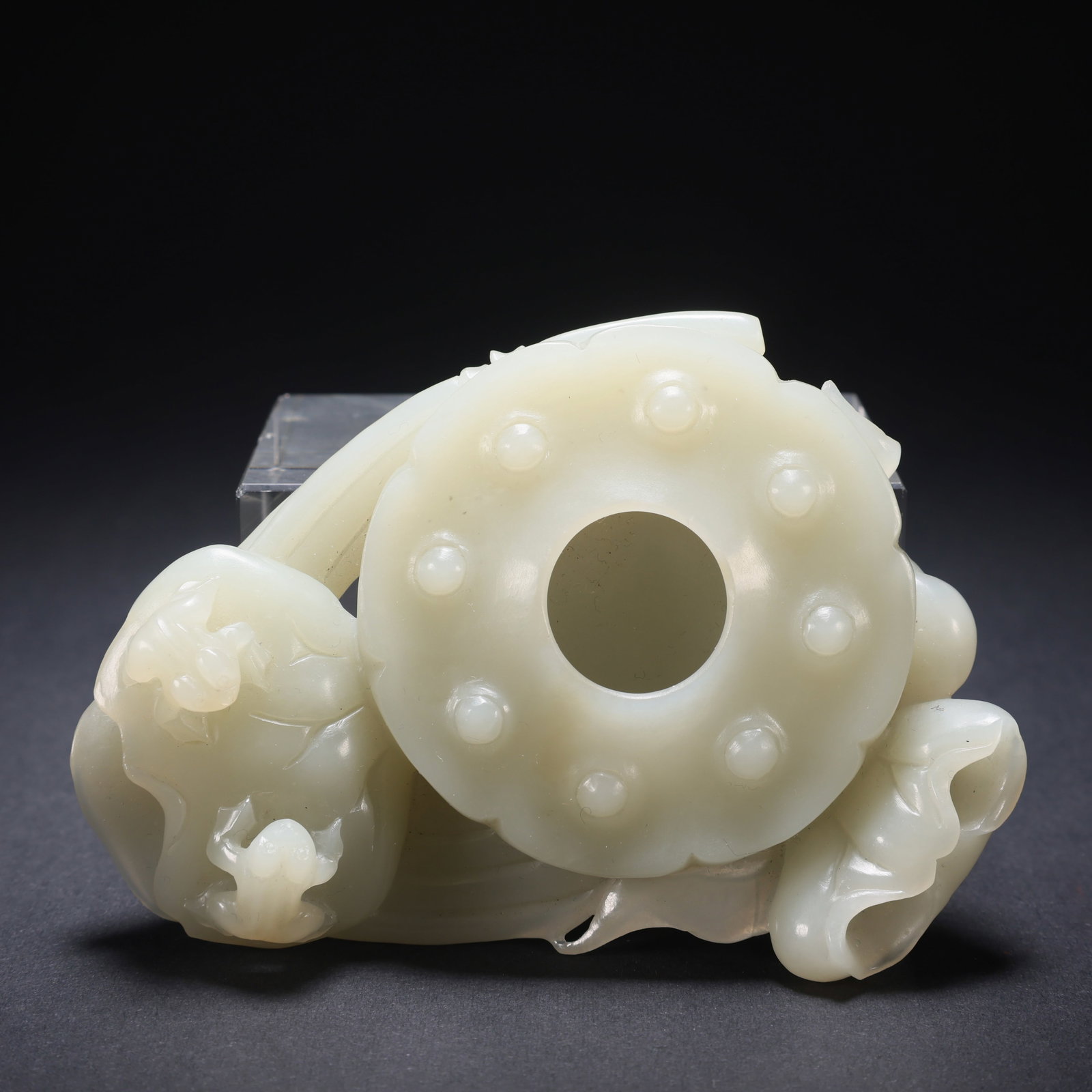 A HETIAN JADE FROGS PLAYING ON LOTUS (1 of 9)