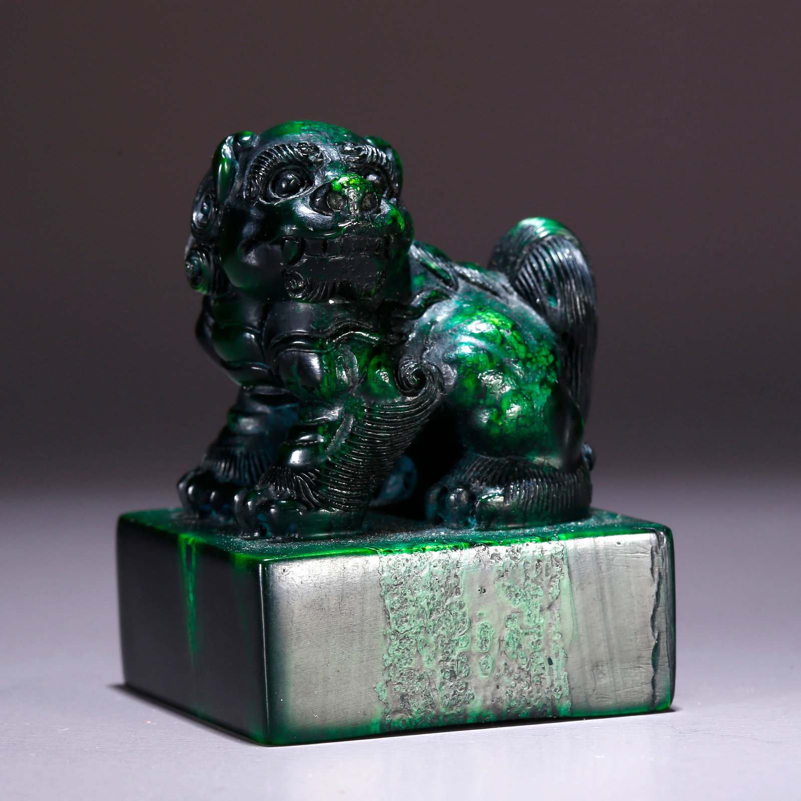 A QIUJUE SEAL WITH LION FINIAL (1 of 9)
