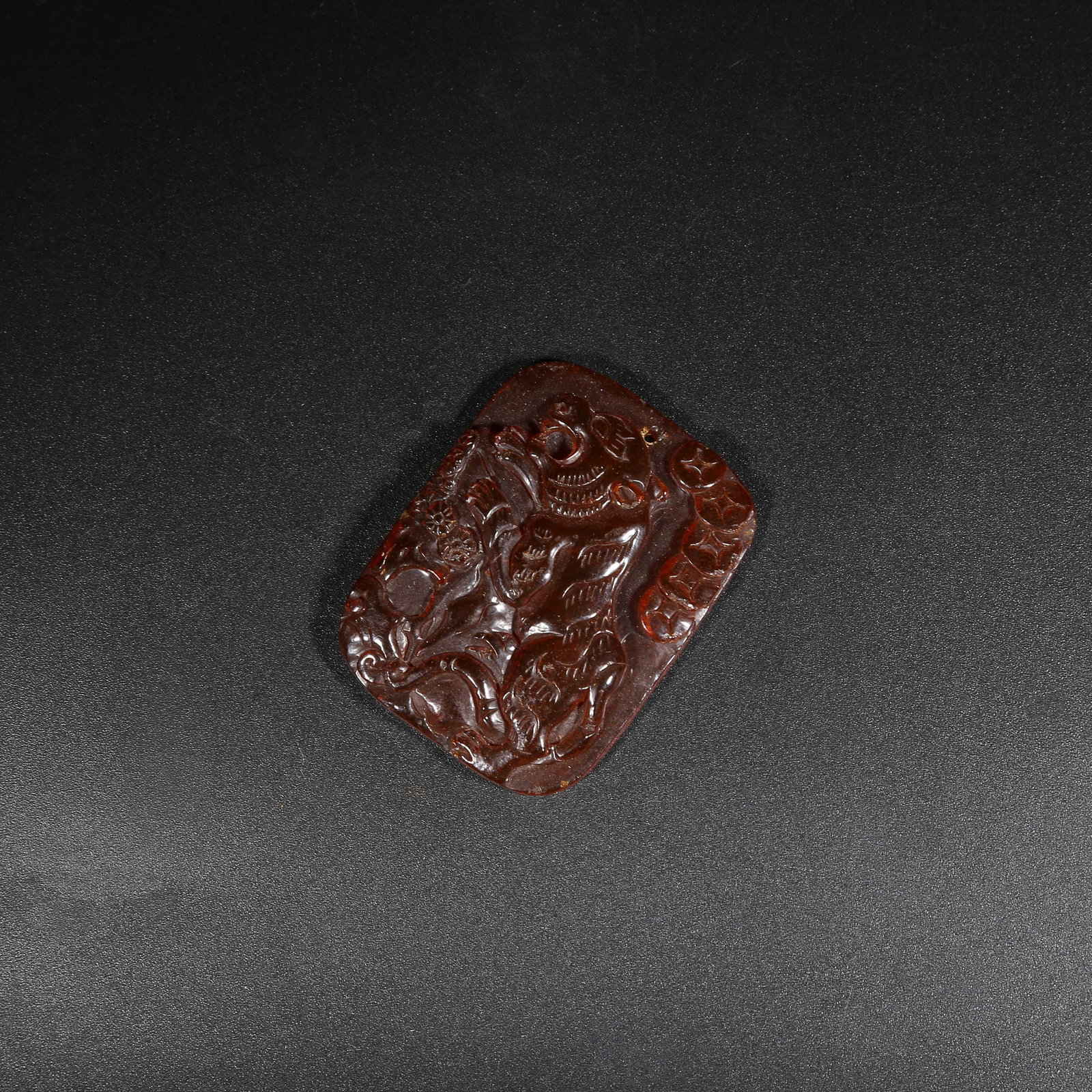 A AMBER SNUFF BOTTLE WITH FIERCE TIGER MOTIF (1 of 9)