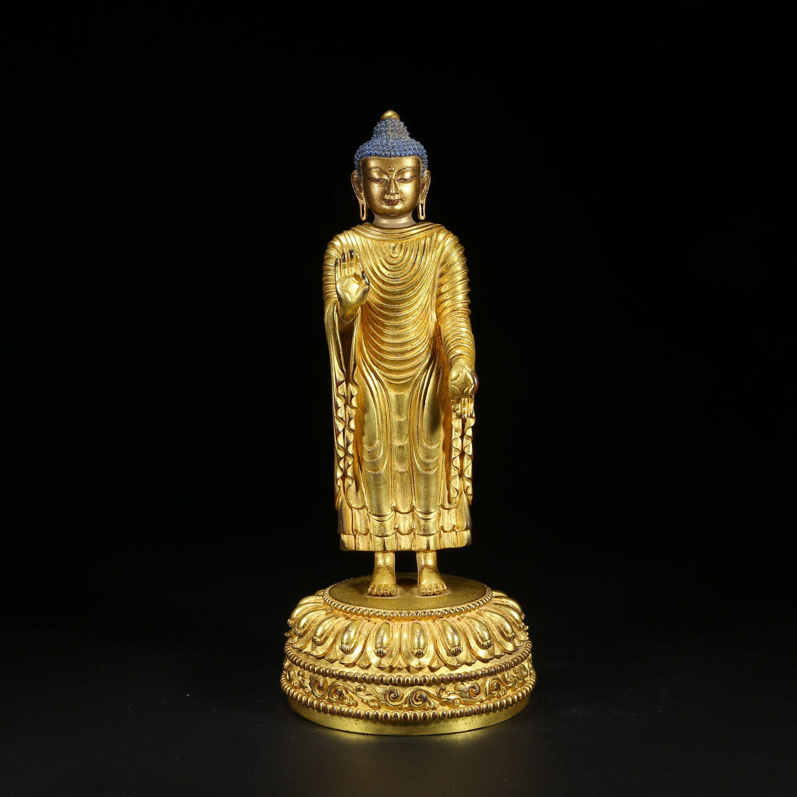 A GILT BRONZE GUIDING BUDDHA STATUE (1 of 8)