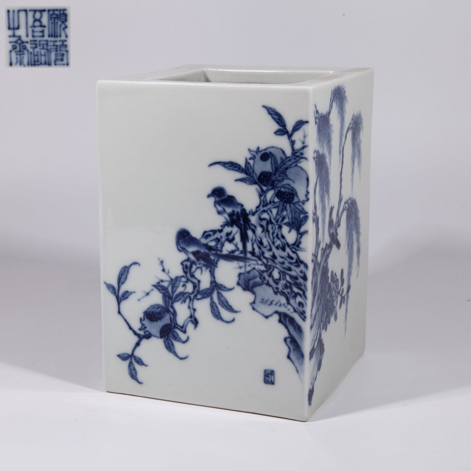 A BRUSH POT WITH FLOWER-AND-BIRD PATTERN IN THE STYLE OF WANG BU IN UNDERGLAZE BLUE (1 of 9)