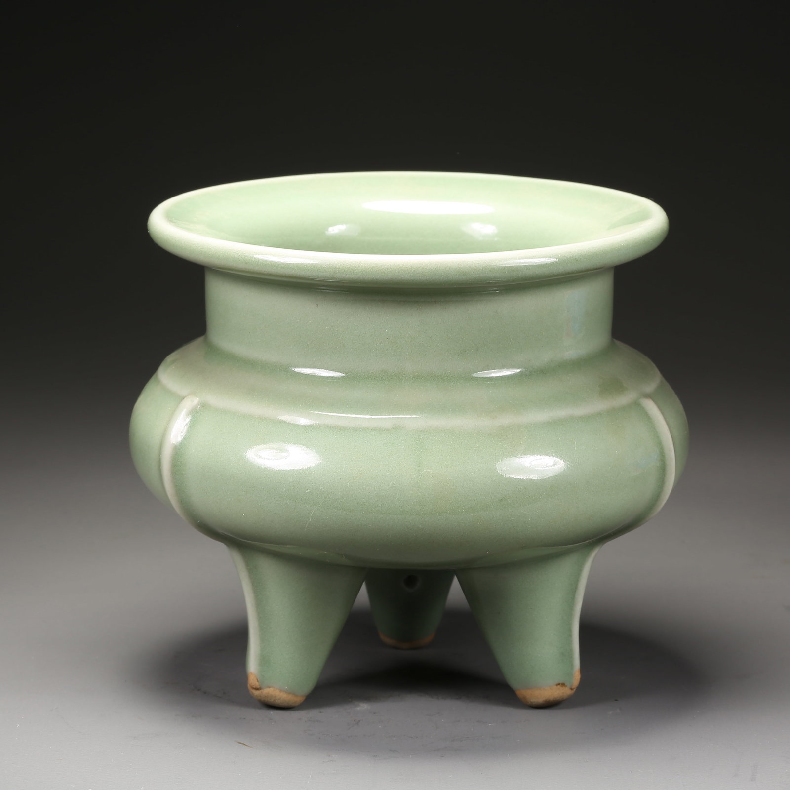 A LONGQUAN KILN TRIPOD CENSER: Longquan Kiln Tripod Censer