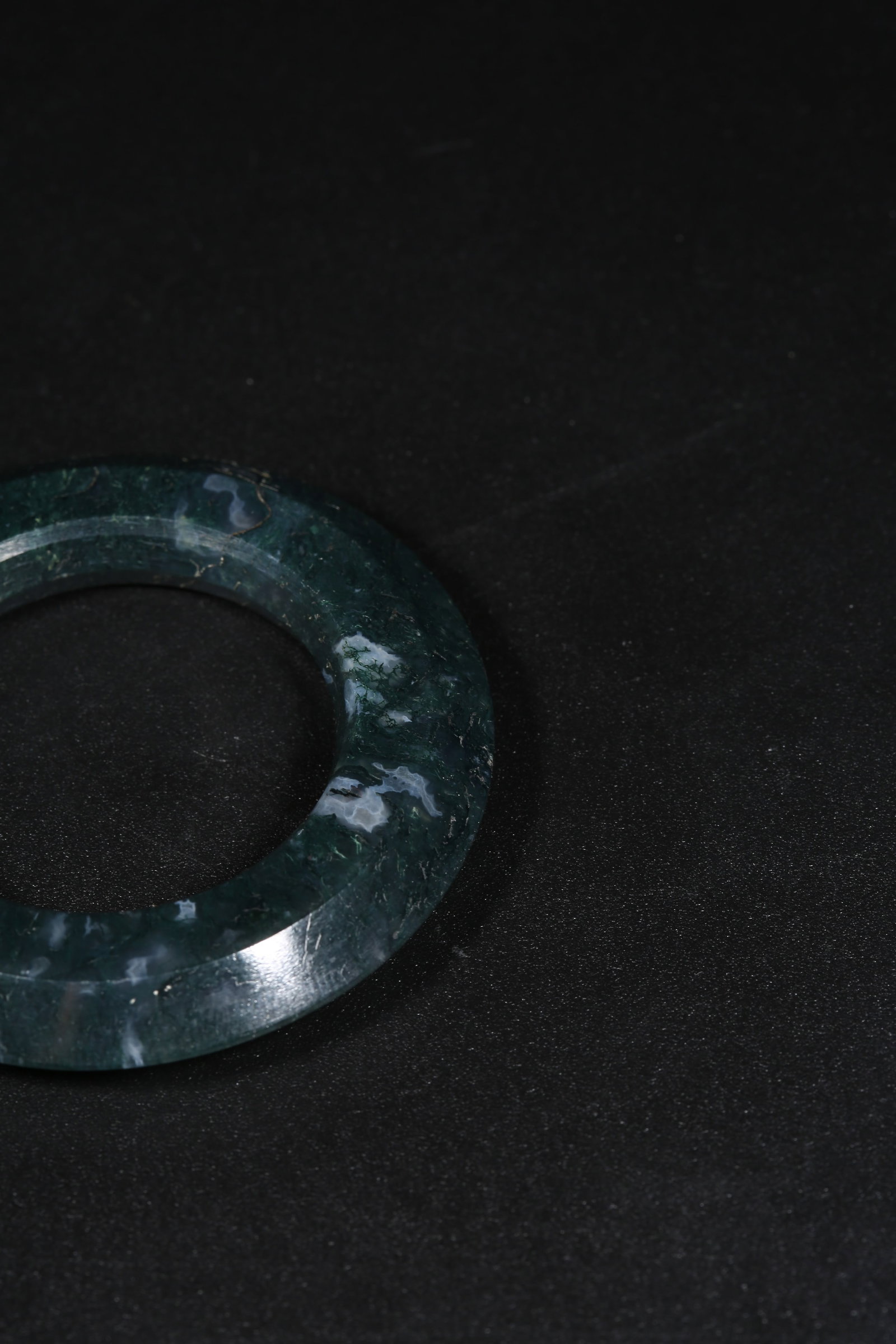 A AQUA-AGATE RING - 2