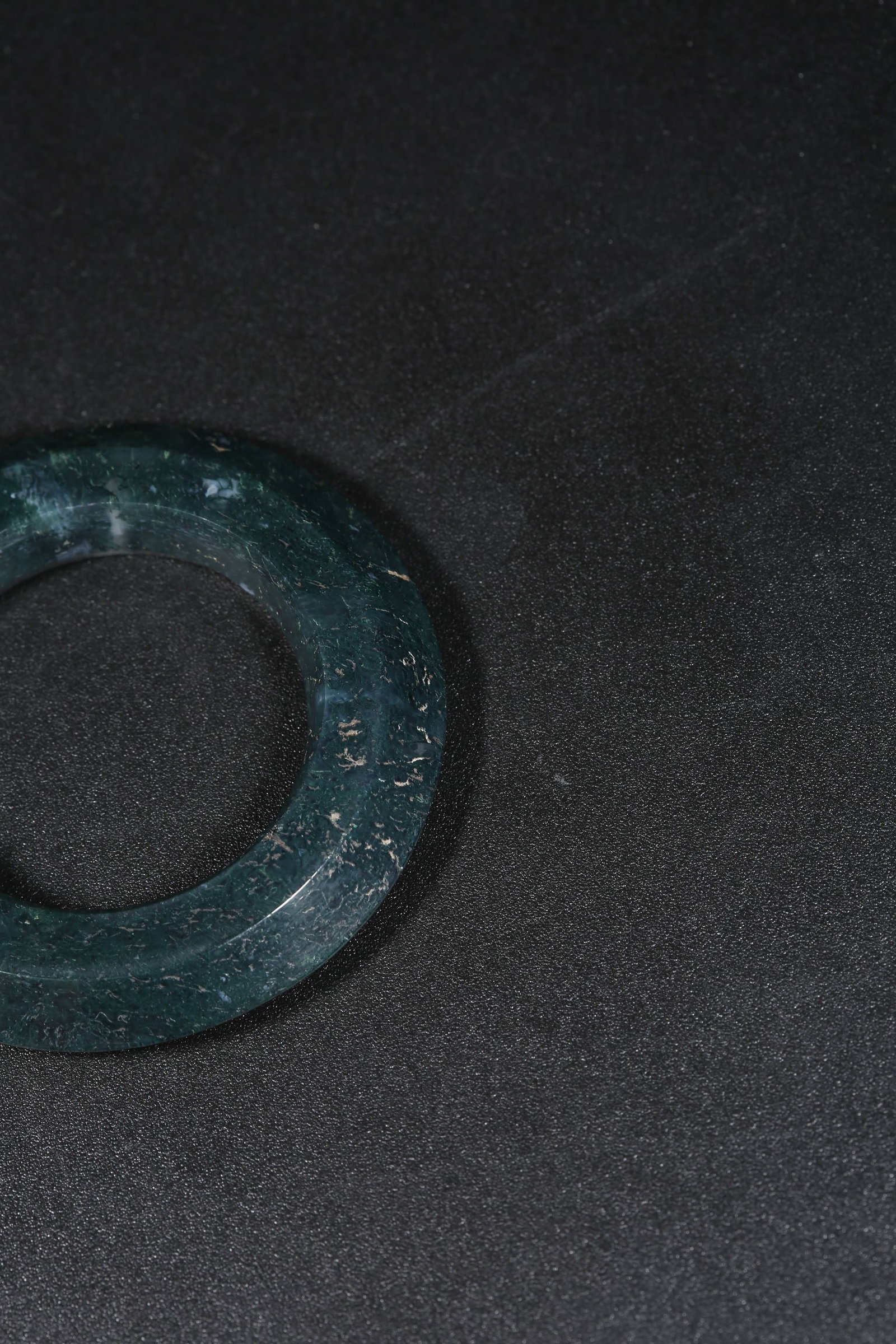 A AQUA-AGATE RING - 8