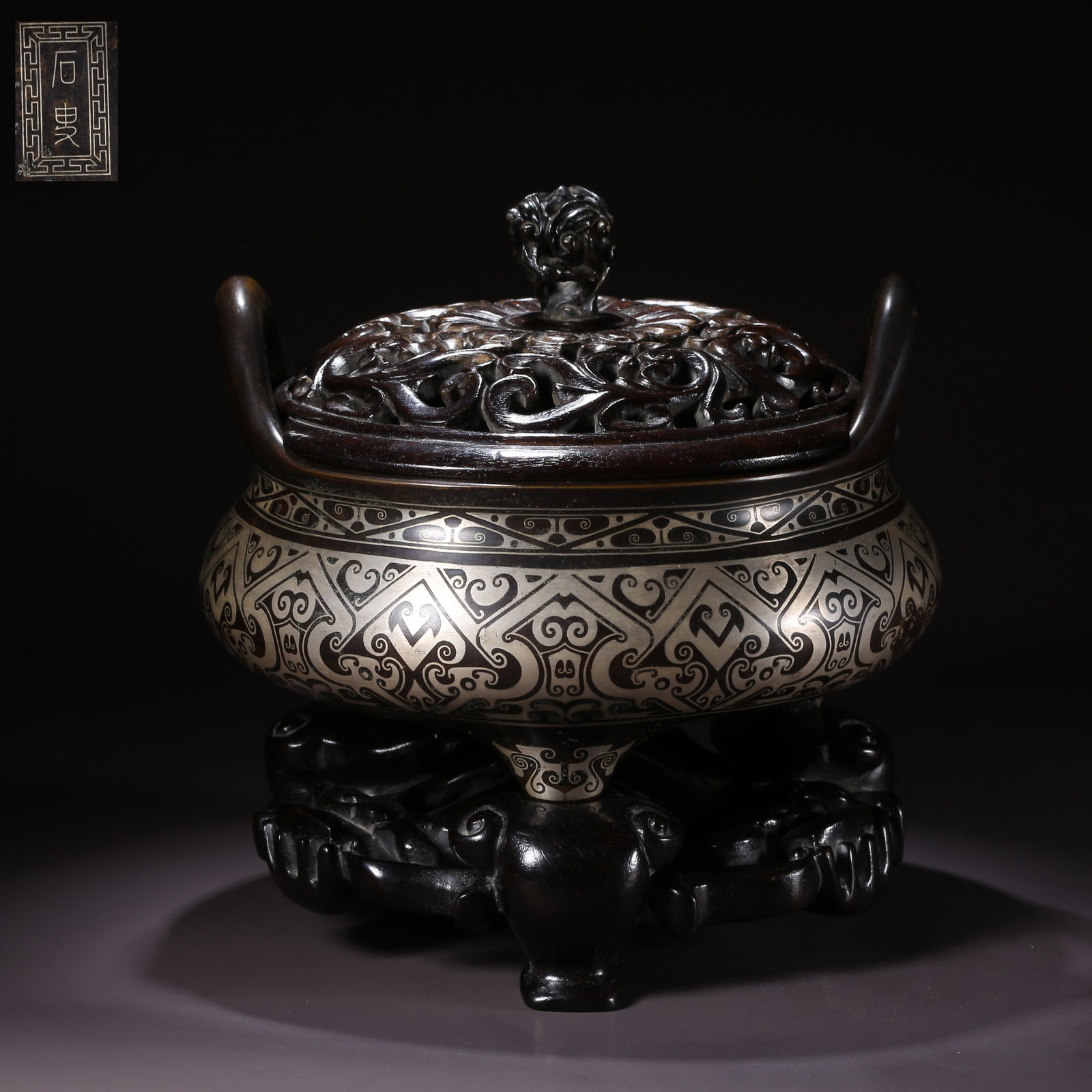 A BRONZE TRIPOD CENSER WITH SILVER-INLAID KUI DRAGON PATTERN AND RAISED HANDLES (1 of 10)