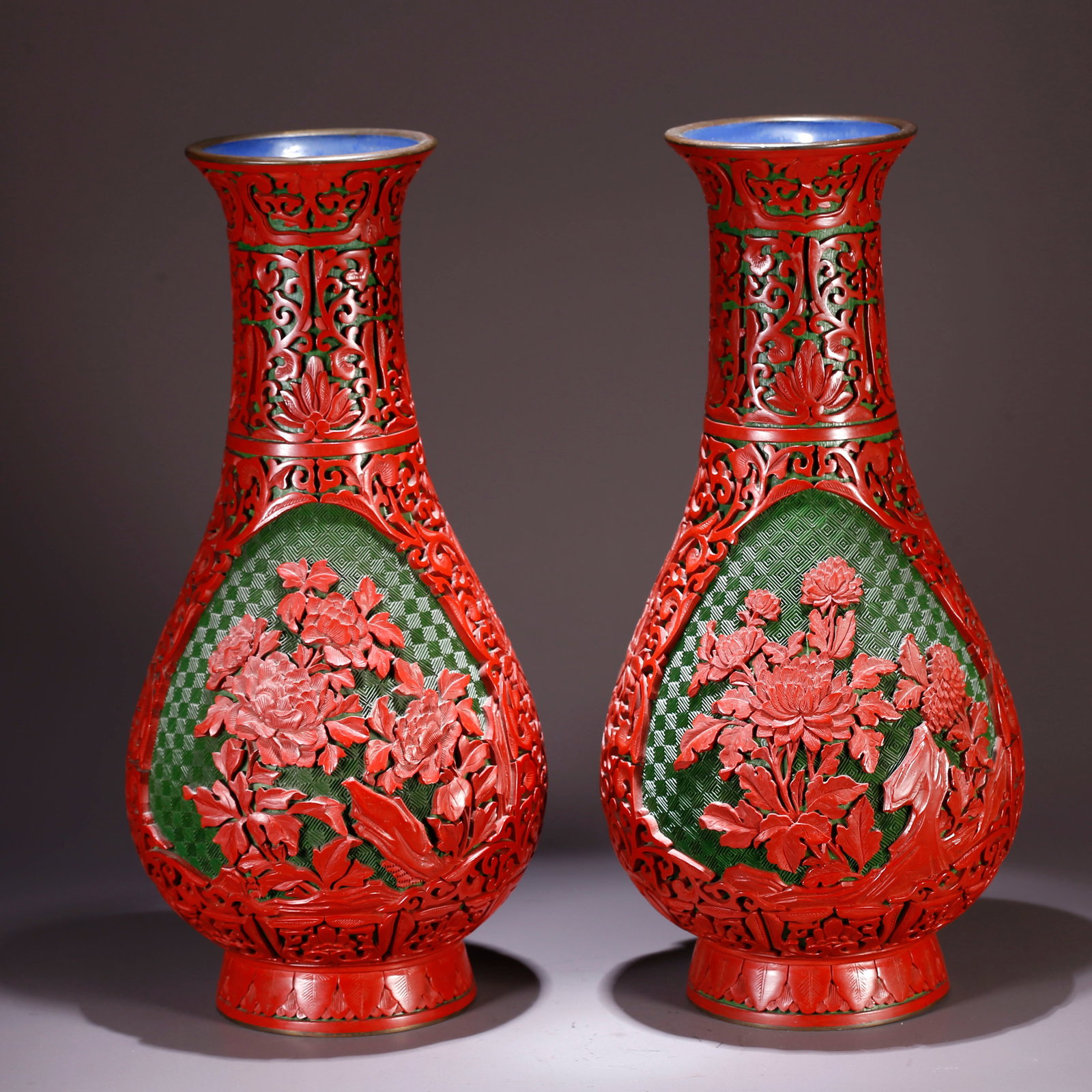 A CINNABAR LACQUER VASE WITH FLORAL PATTERN (PAIR) (1 of 10)
