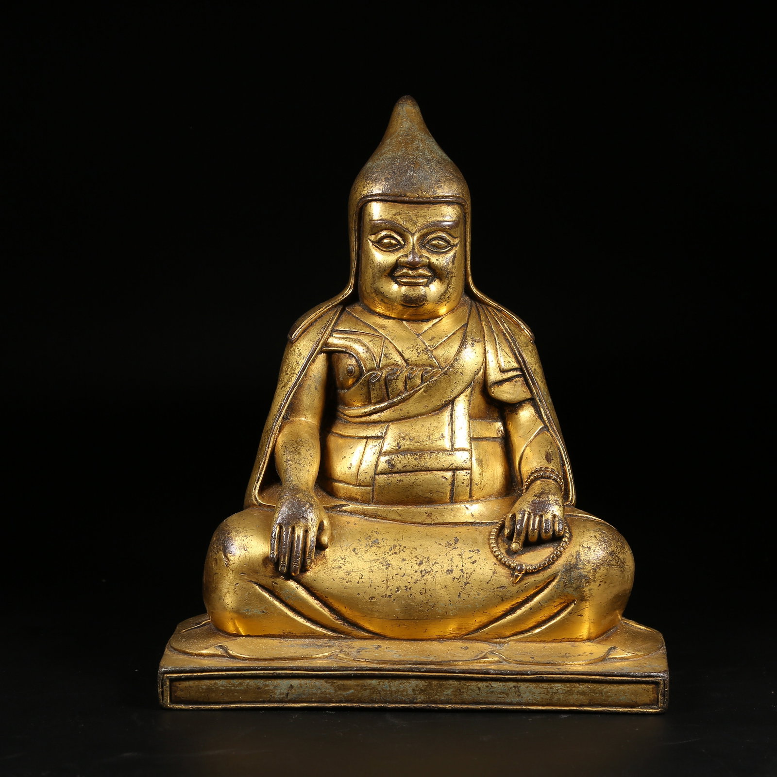 A GILT BRONZE GURU STATUE: Gilt Bronze Guru Statue