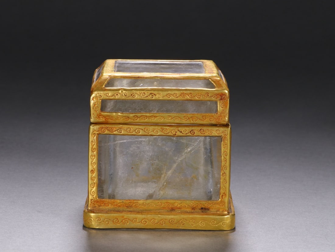 A CRYSTAL SQUARE BOX - 2