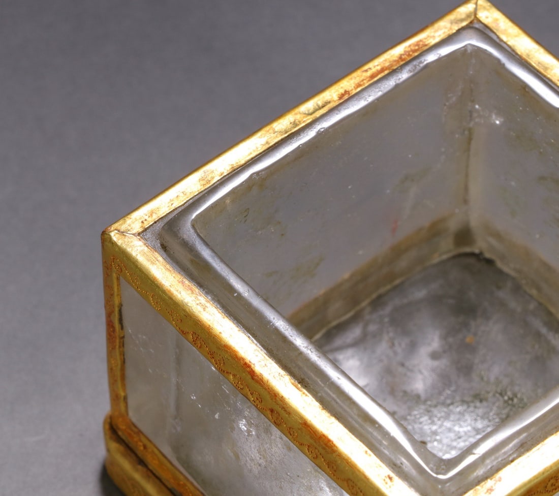 A CRYSTAL SQUARE BOX - 7