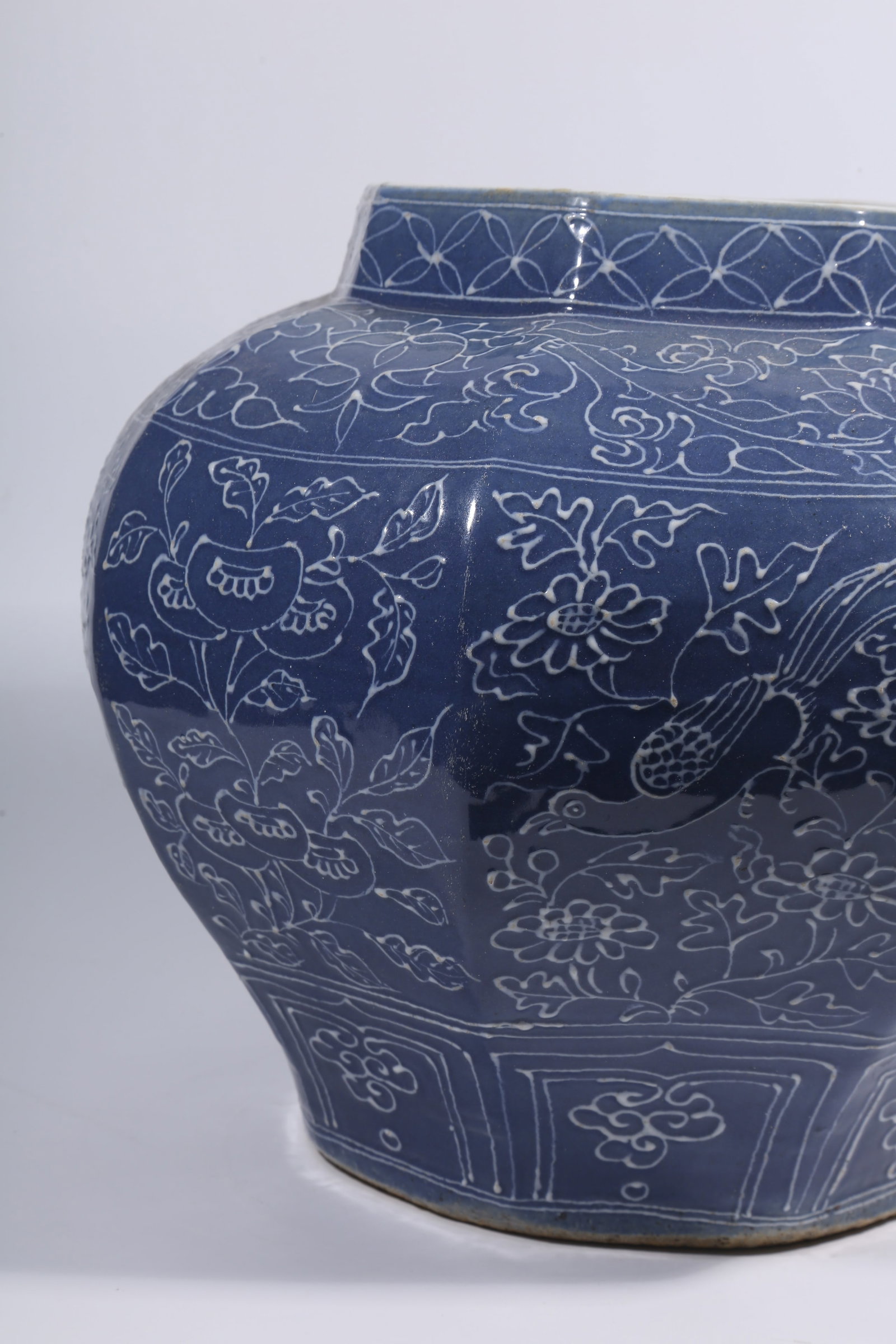 A SKY-BLUE GLAZE OCTAGONAL JAR WITH OPENWORK PHOENIX PATTERN - 5