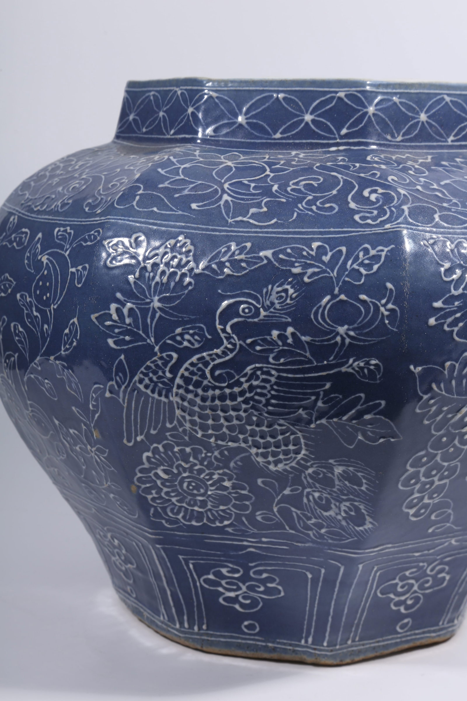 A SKY-BLUE GLAZE OCTAGONAL JAR WITH OPENWORK PHOENIX PATTERN - 7