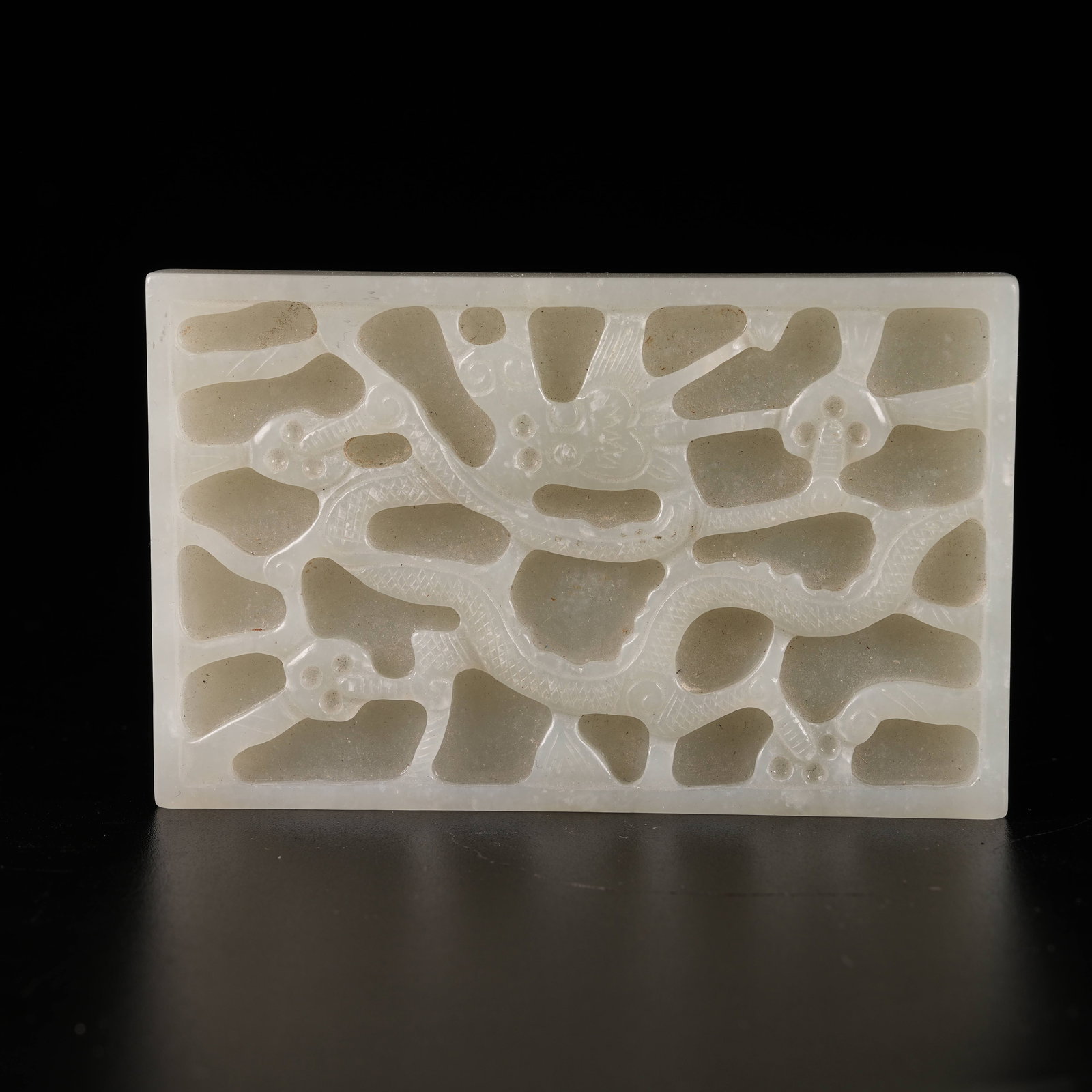 A HETIAN JADE DRAGON PATTERN BELT PLATE (1 of 8)