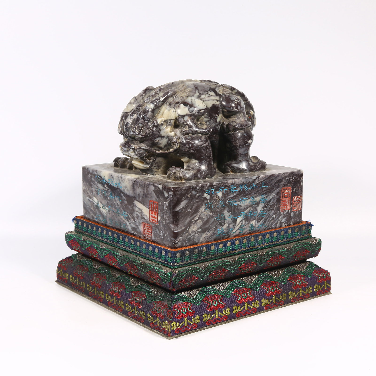 A SHOUSHAN STONE SEAL WITH INTERTWINED DRAGONS-SHAPED KNOB (1 of 8)