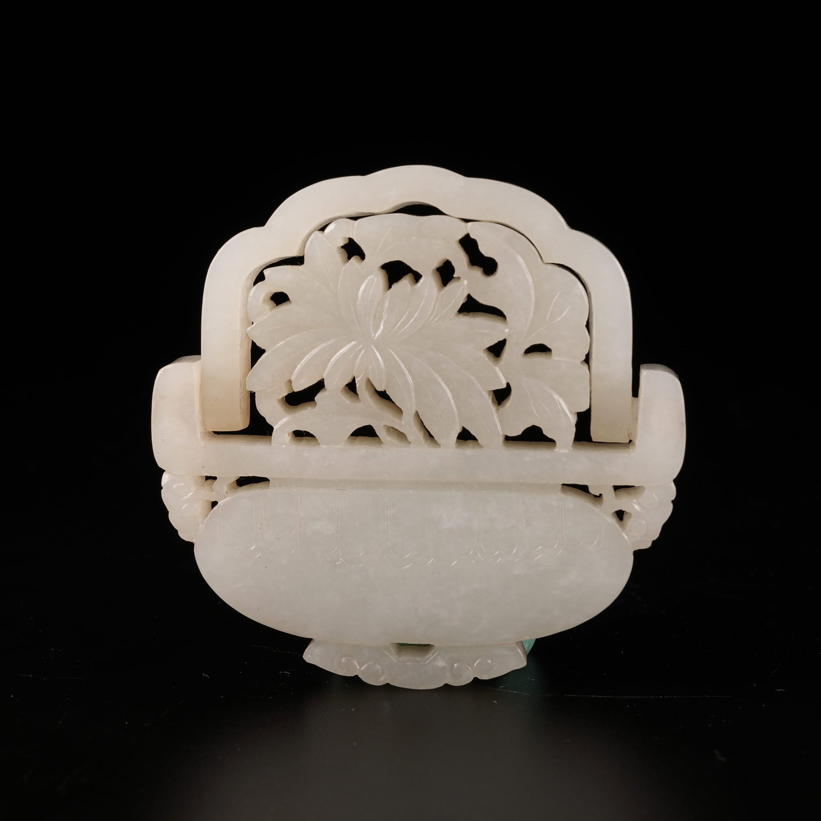 A HETIAN JADE FLOWER BASKET PENDANT: Hetian Jade Flower Basket Pendant