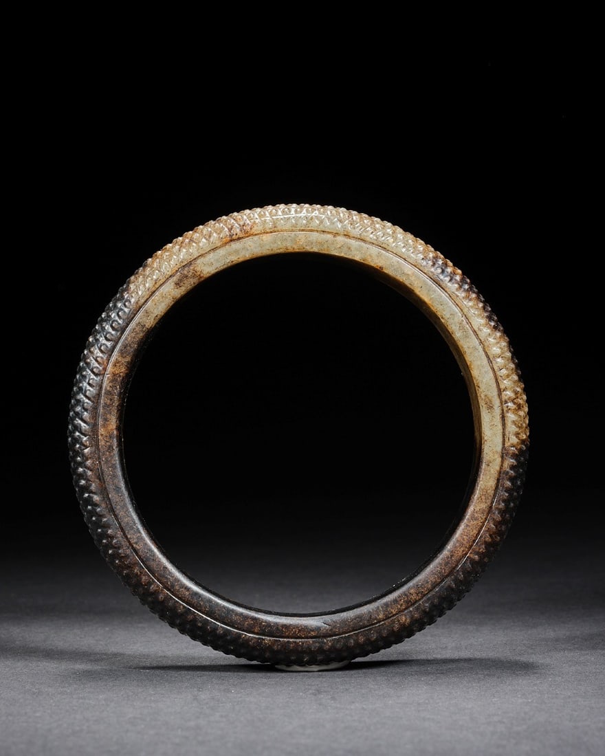 A ANCIENT JADE ARM ORNAMENT (BISHOU / ARM GUARD): Ancient jade arm ornament (bishou / arm guard)