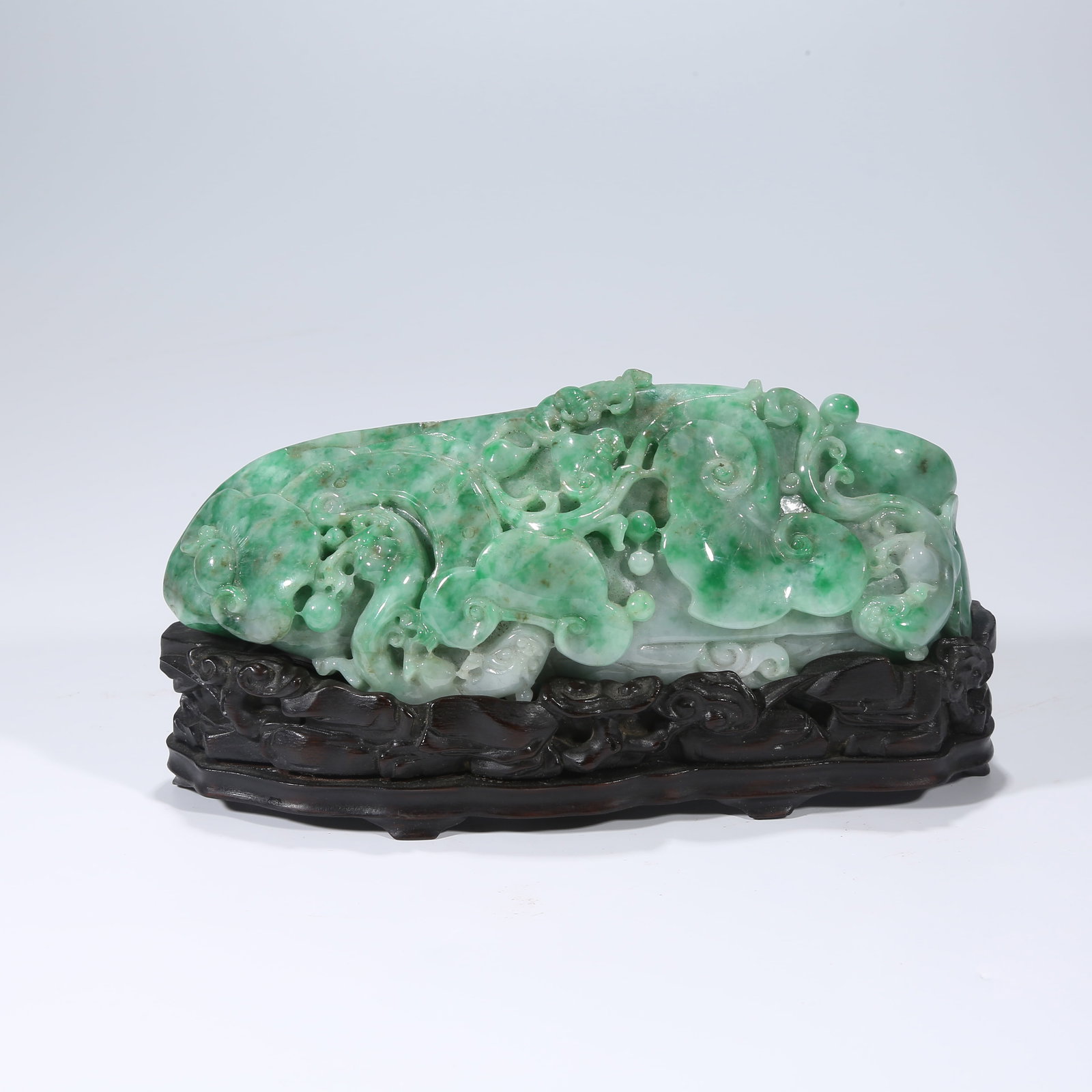 A JADEITE DRAGON AND PHOENIX ORNAMENT (1 of 8)