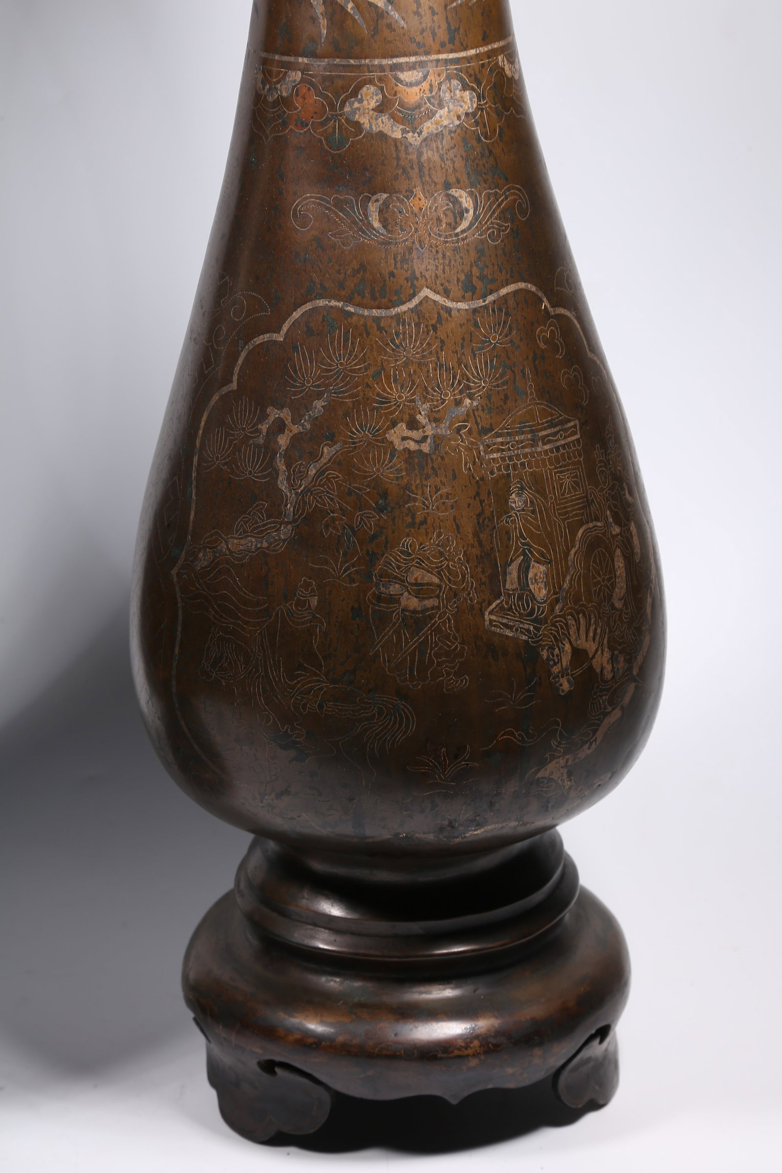 A SET OF BRONZE VASES WITH INLAID SILVER WARRIOR STORY SCENES - 3