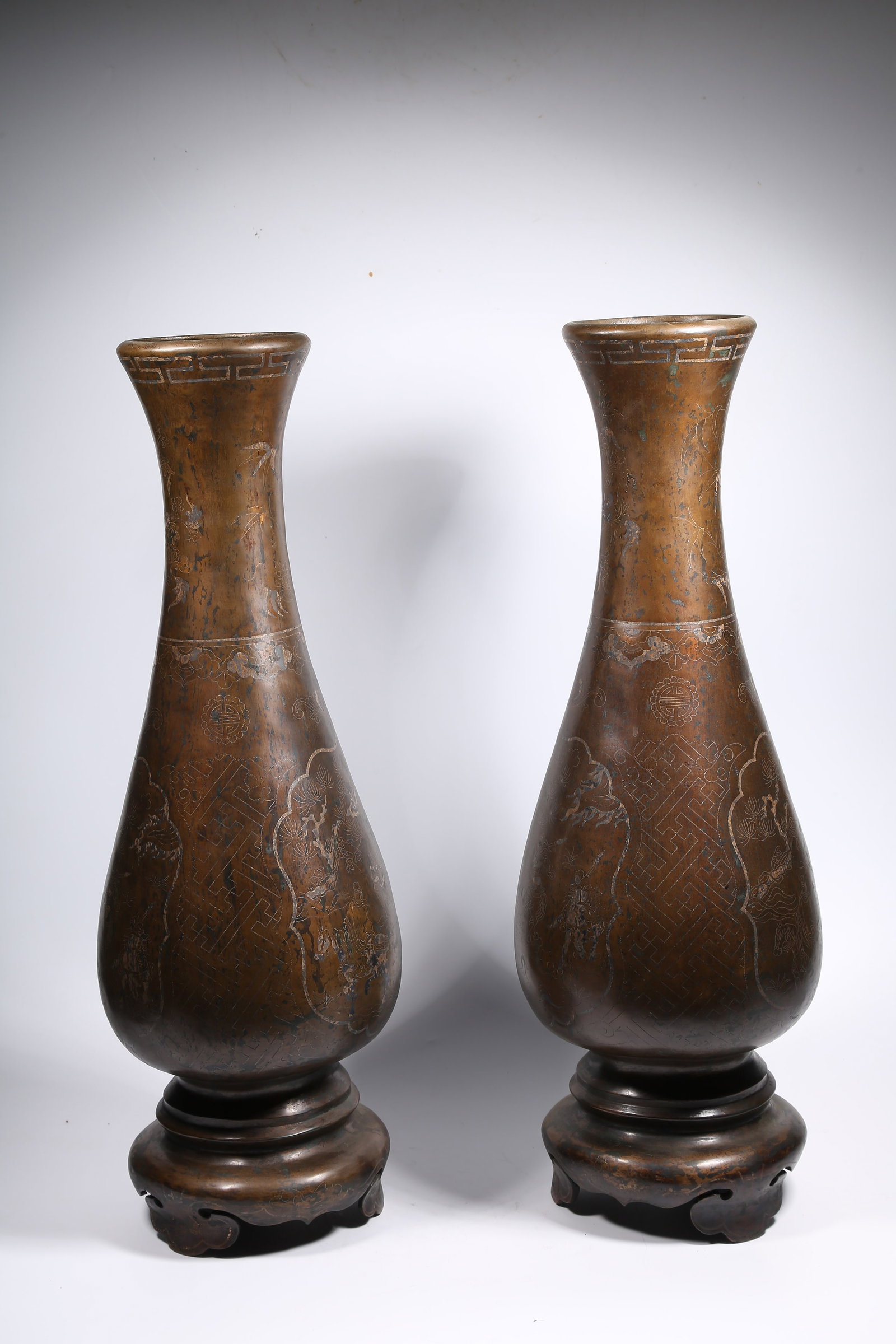 A SET OF BRONZE VASES WITH INLAID SILVER WARRIOR STORY SCENES - 6