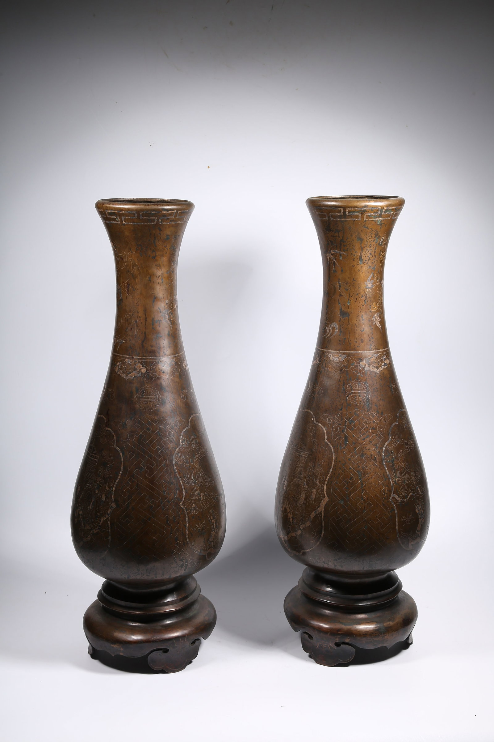 A SET OF BRONZE VASES WITH INLAID SILVER WARRIOR STORY SCENES - 8