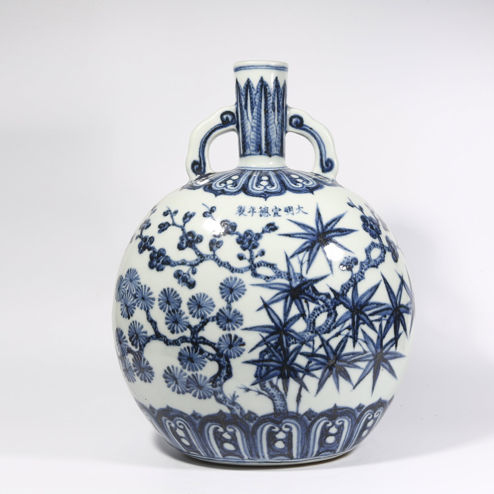 A BLUE AND WHITE THREE FRIENDS OF WINTER PATTERN MOON-EMBRACING VASE (1 of 9)