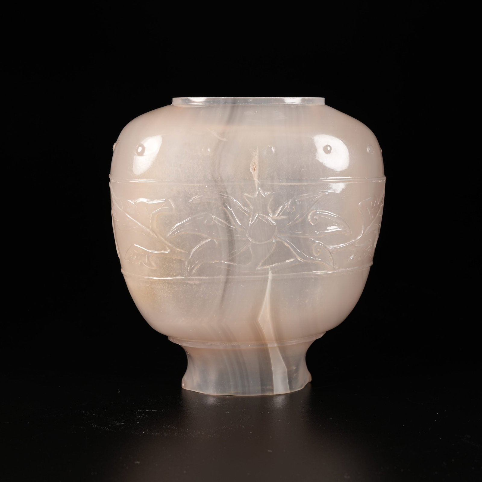 A AGATE BRANCH-AND-LOTUS PATTERN VASE: Agate Branch-and-Lotus Pattern Vase