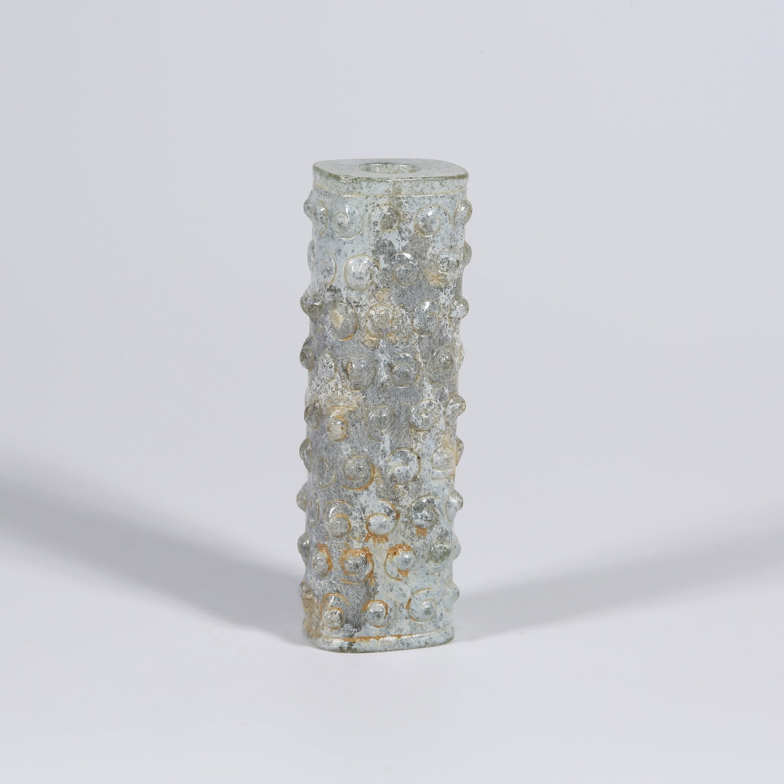 A ANCIENT JADE COLLAR ORNAMENT WITH GRAIN PATTERN (1 of 9)
