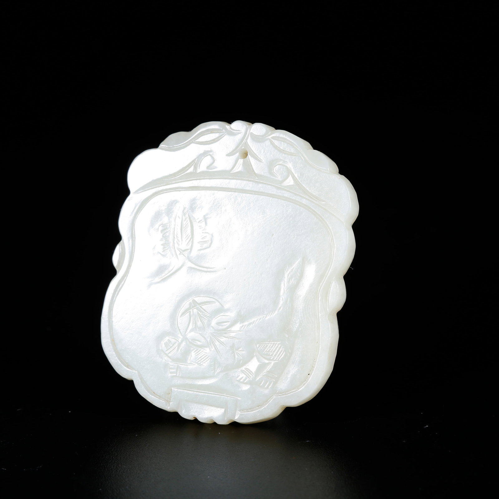 A HETIAN JADE CARVED BEAST-PATTERN PLAQUE (1 of 10)