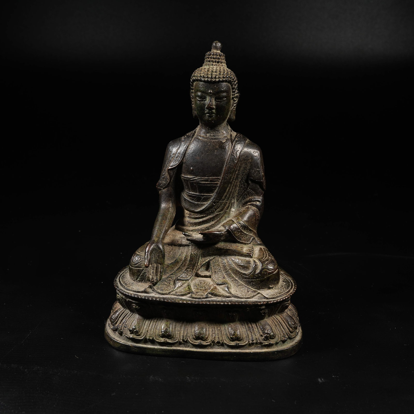 A COPPER STATUE OF SAKYAMUNI: Copper Statue of Sakyamuni