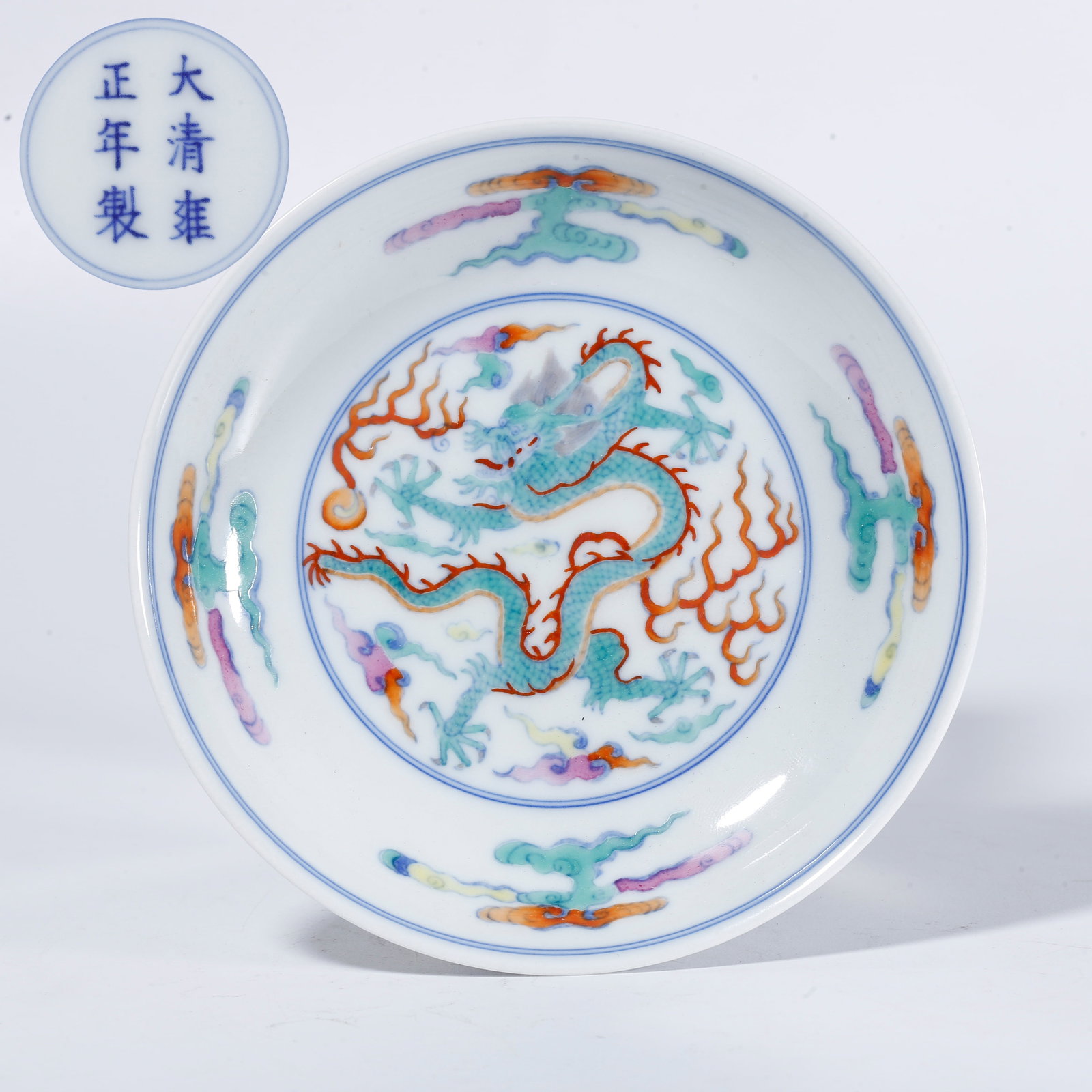 A DOUCAI CLOUD-AND-DRAGON PATTERN WASHER: Doucai cloud-and-dragon pattern washer