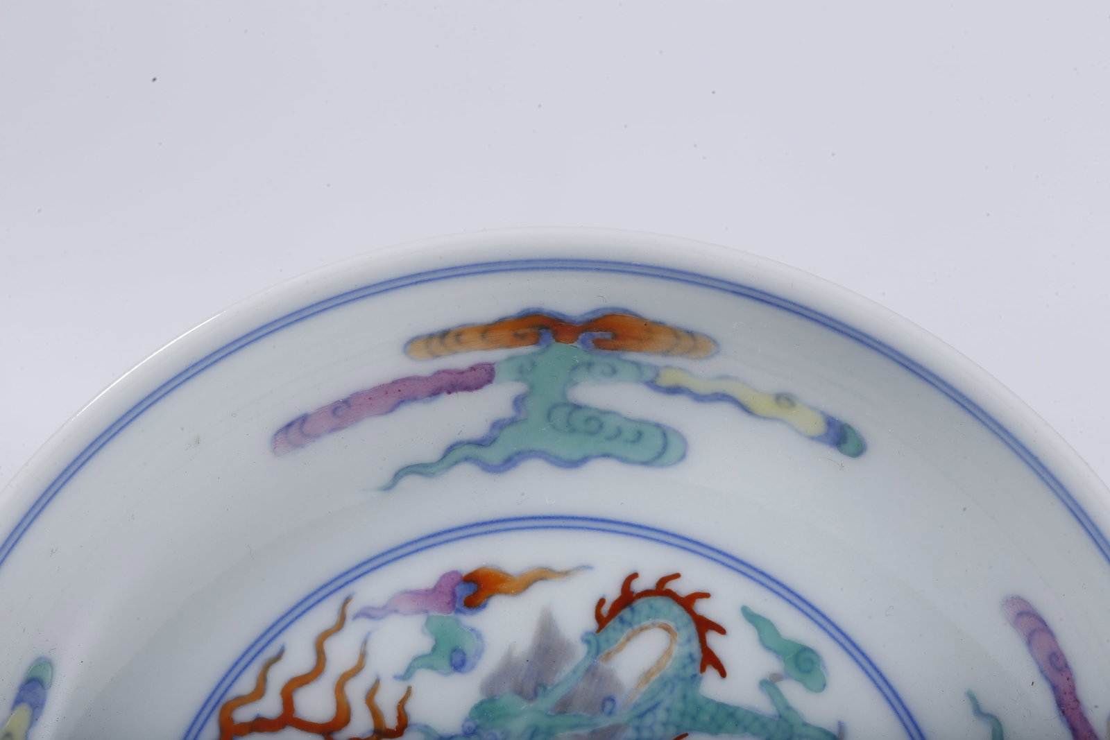 A DOUCAI CLOUD-AND-DRAGON PATTERN WASHER - 2