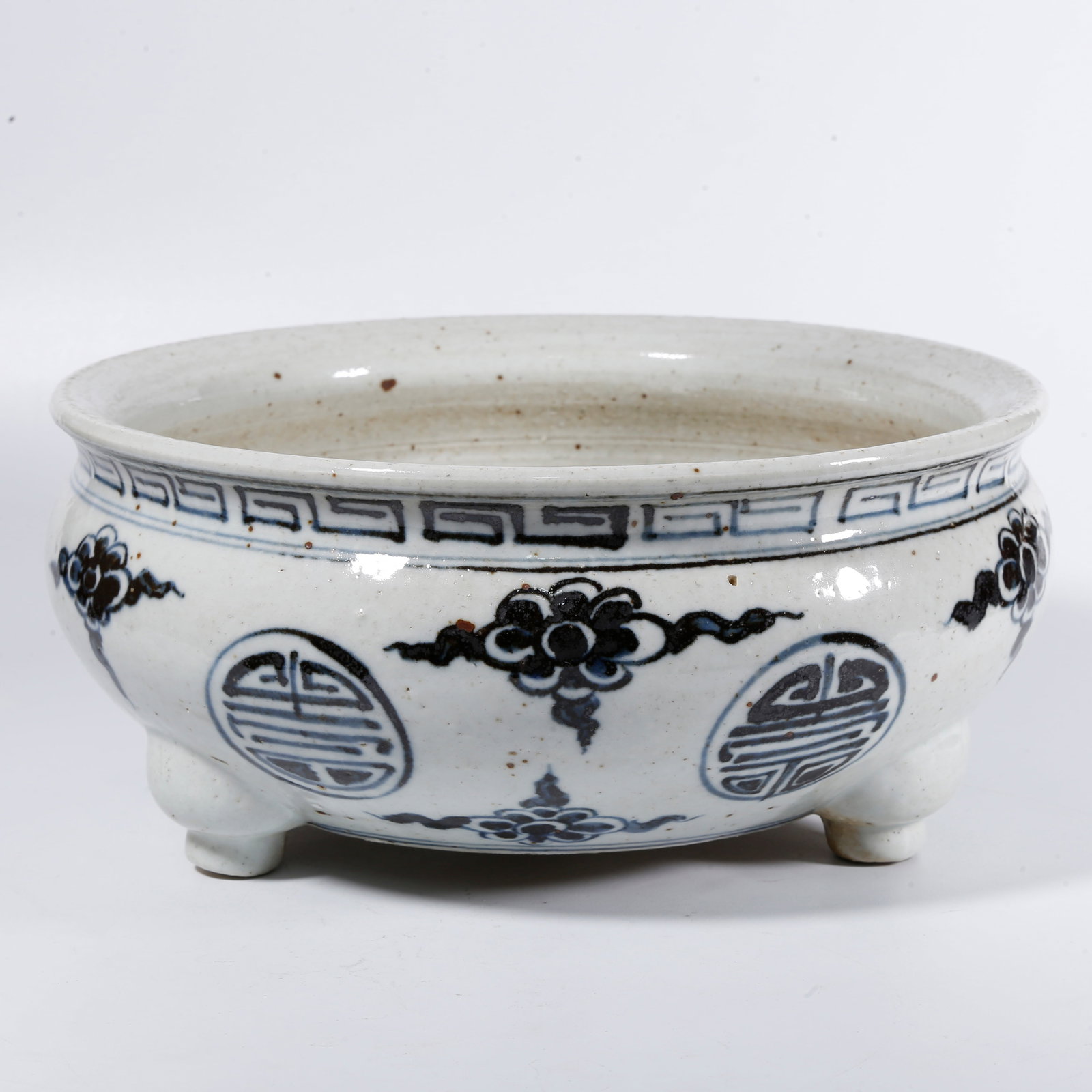 A BLUE-AND-WHITE "LONGEVITY" CHARACTER TRIPOD CENSER: Blue-and-white "longevity" character tripod censer
