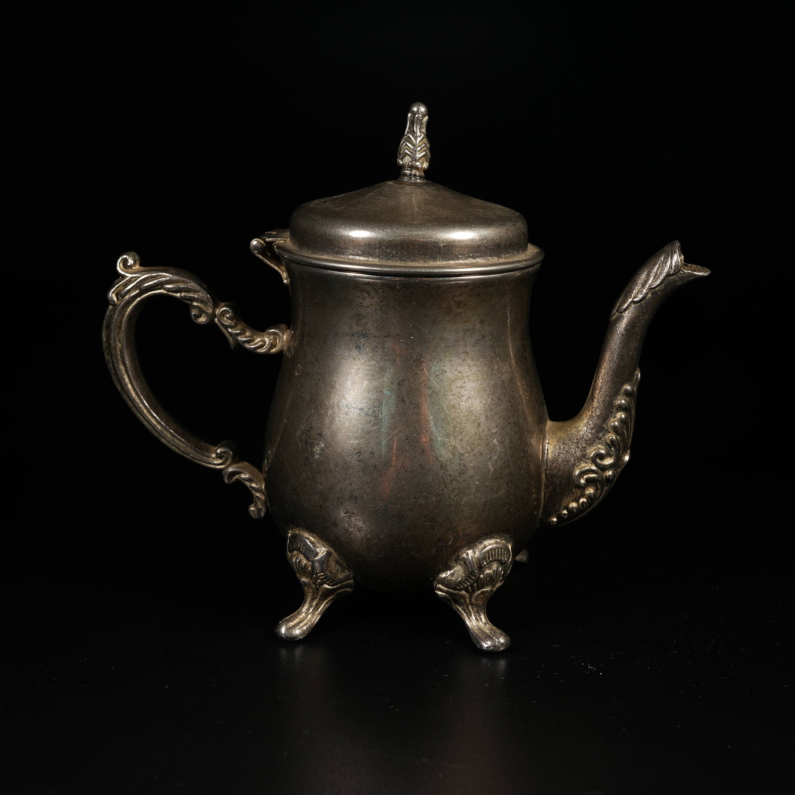 A SILVER EWER (1 of 9)
