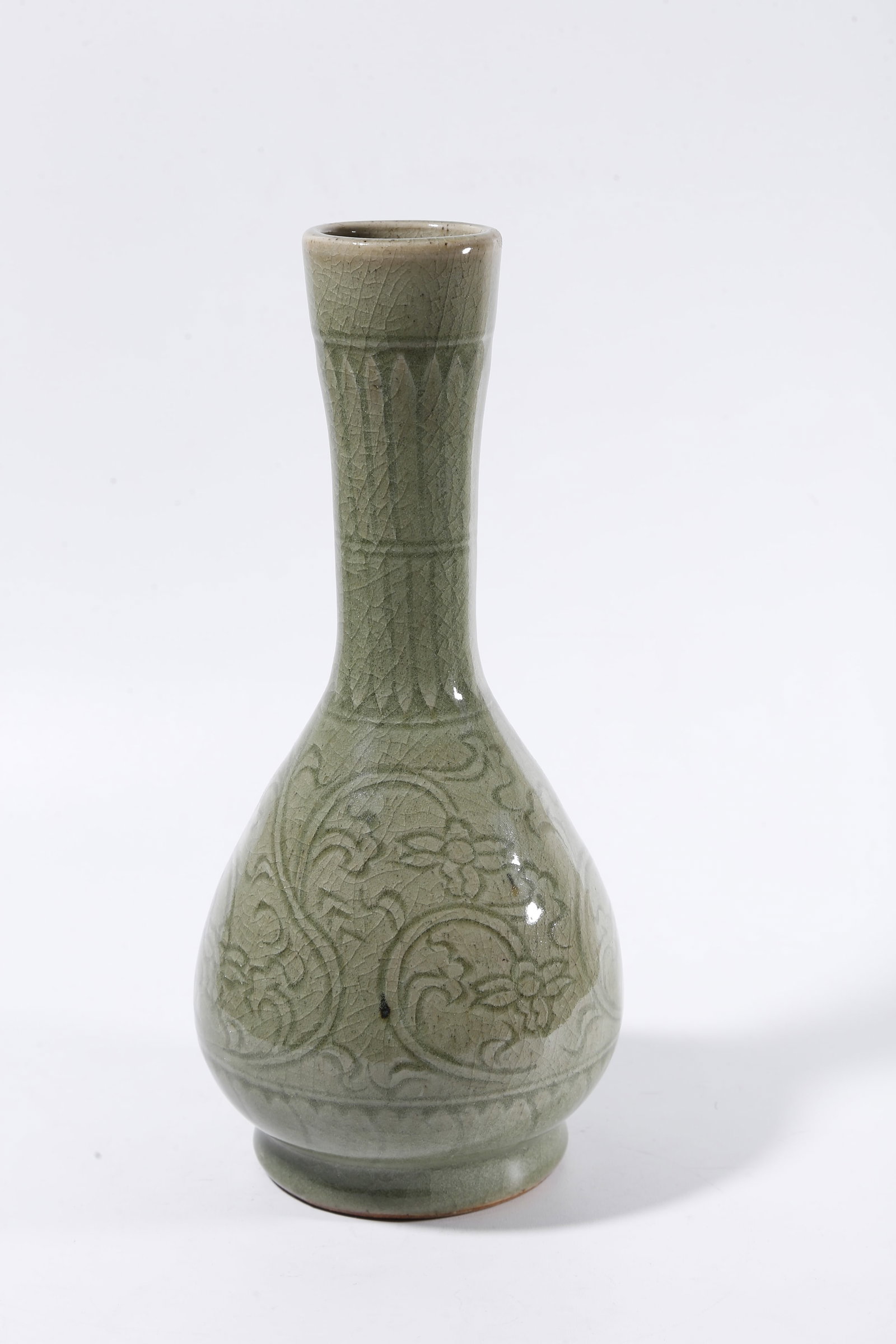 A LONGQUAN KILN APPRECIATION VASE WITH FLORAL PATTERN (1 of 10)