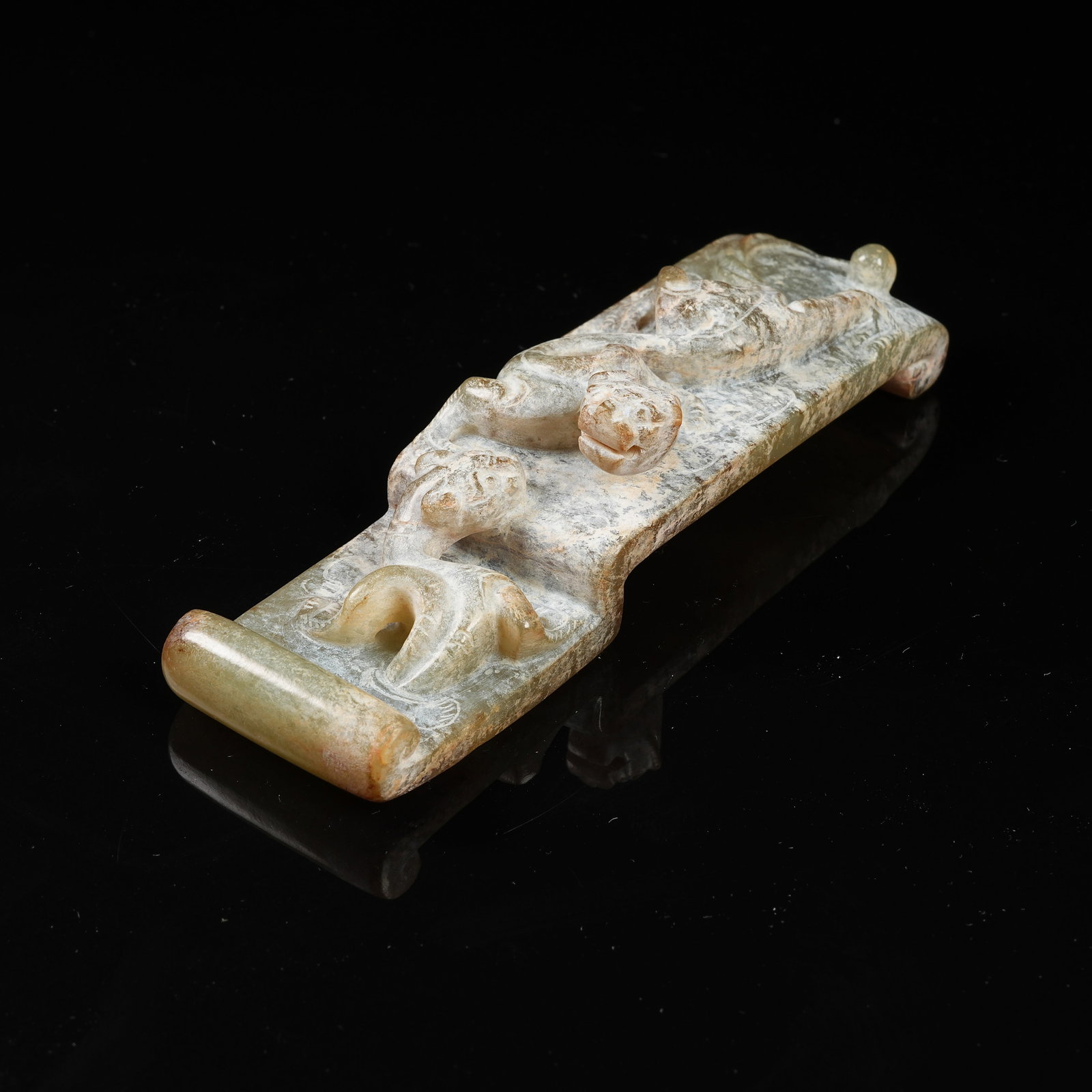 A ARCHAIC JADE CHI-DRAGON PATTERN BRUSH REST (1 of 8)