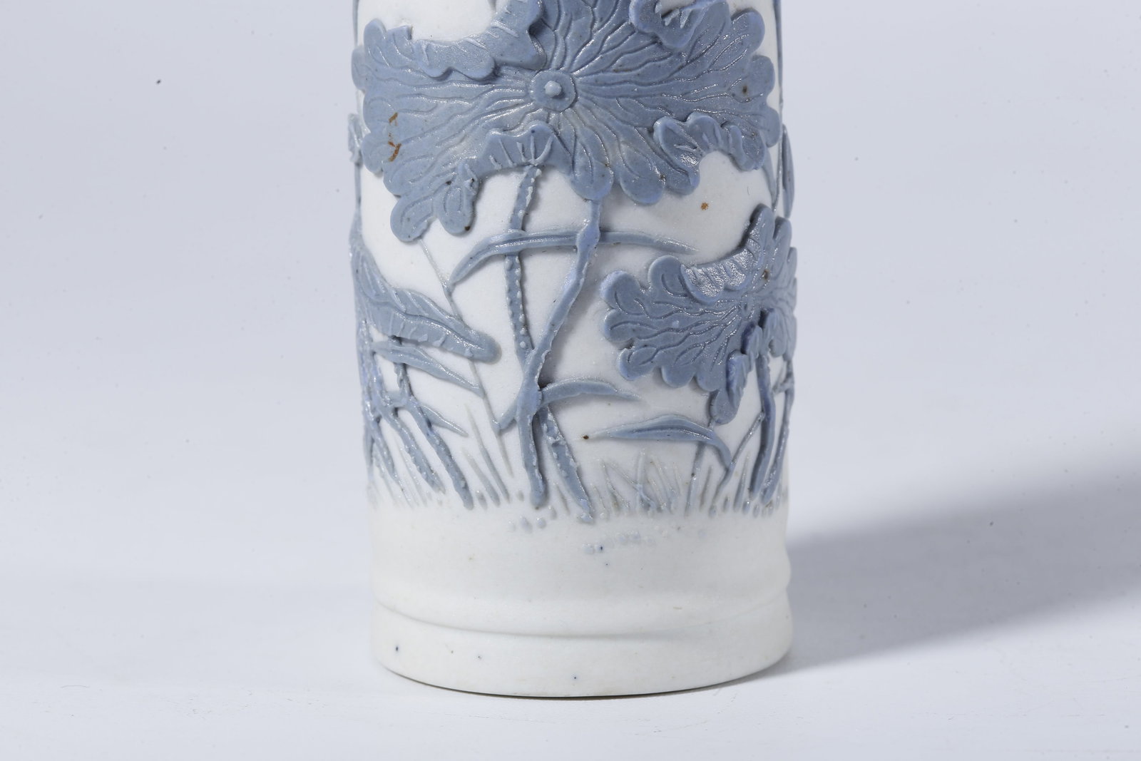 A BRUSH POT WITH LOTUS PATTERN - 3