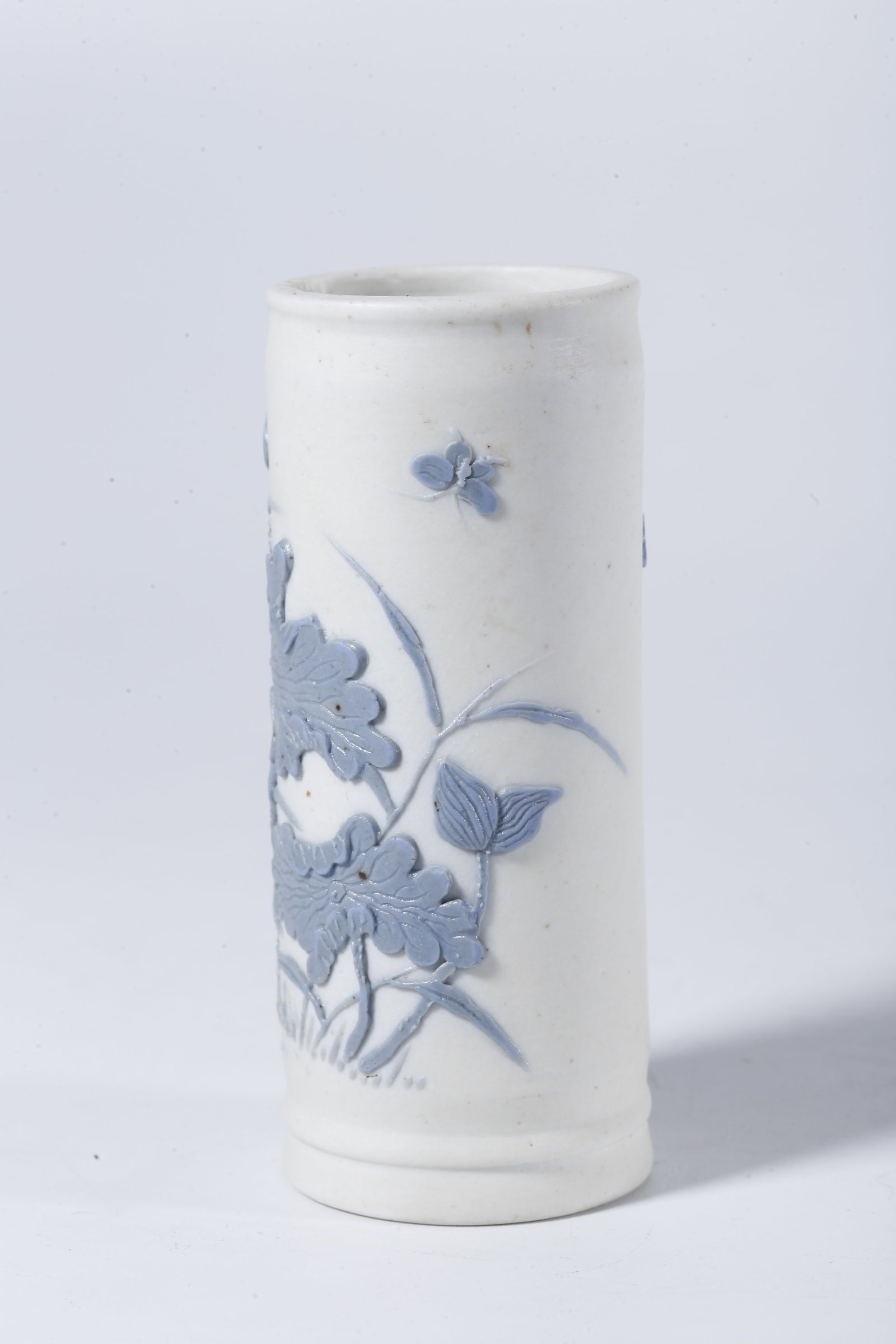 A BRUSH POT WITH LOTUS PATTERN - 4