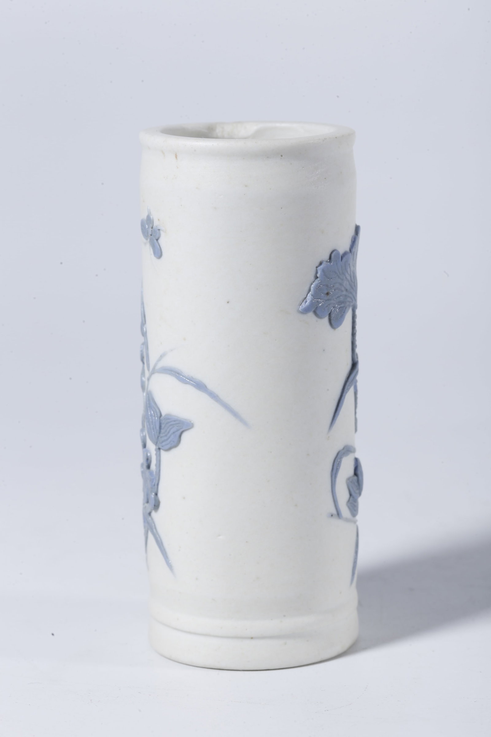 A BRUSH POT WITH LOTUS PATTERN - 5