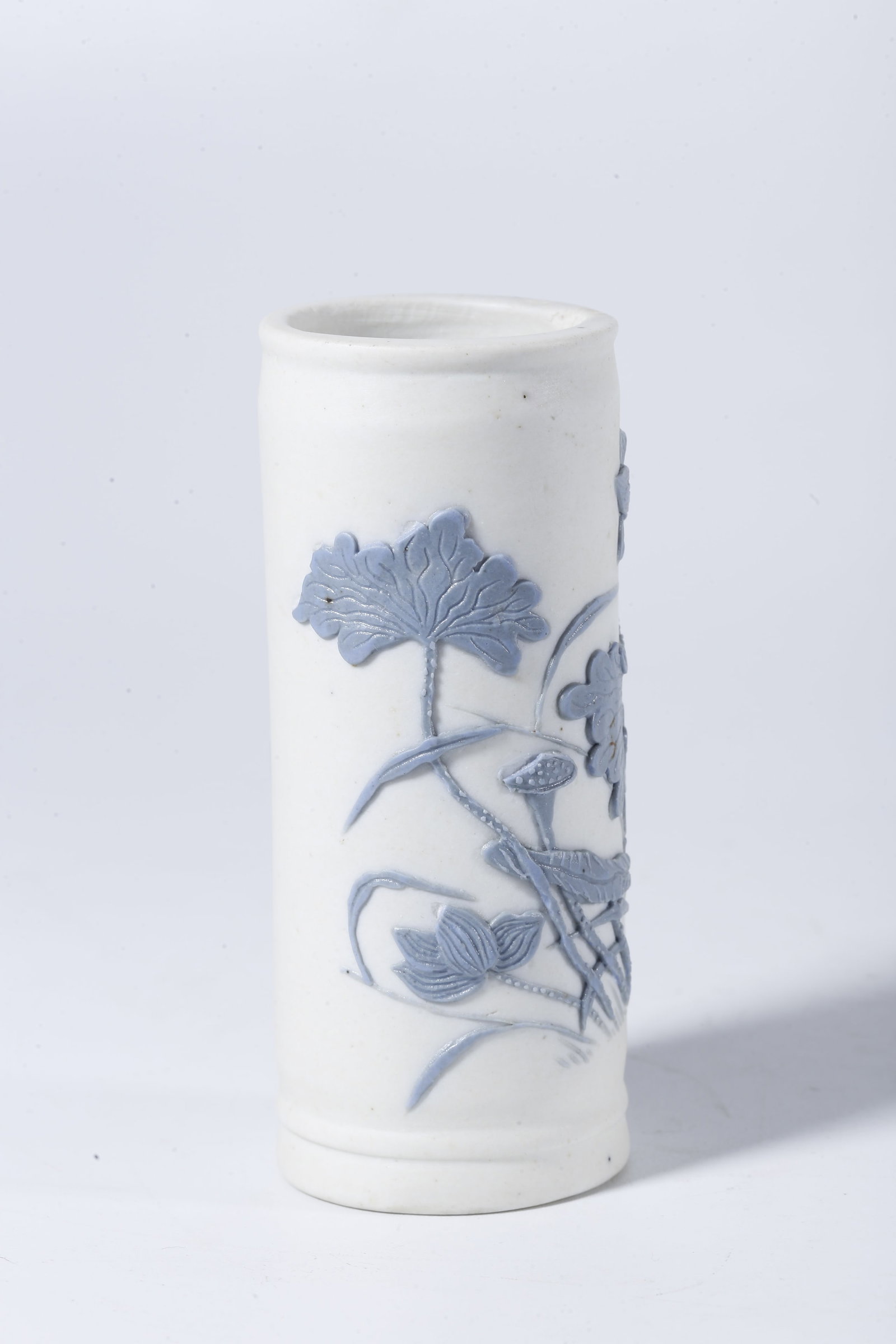 A BRUSH POT WITH LOTUS PATTERN - 6