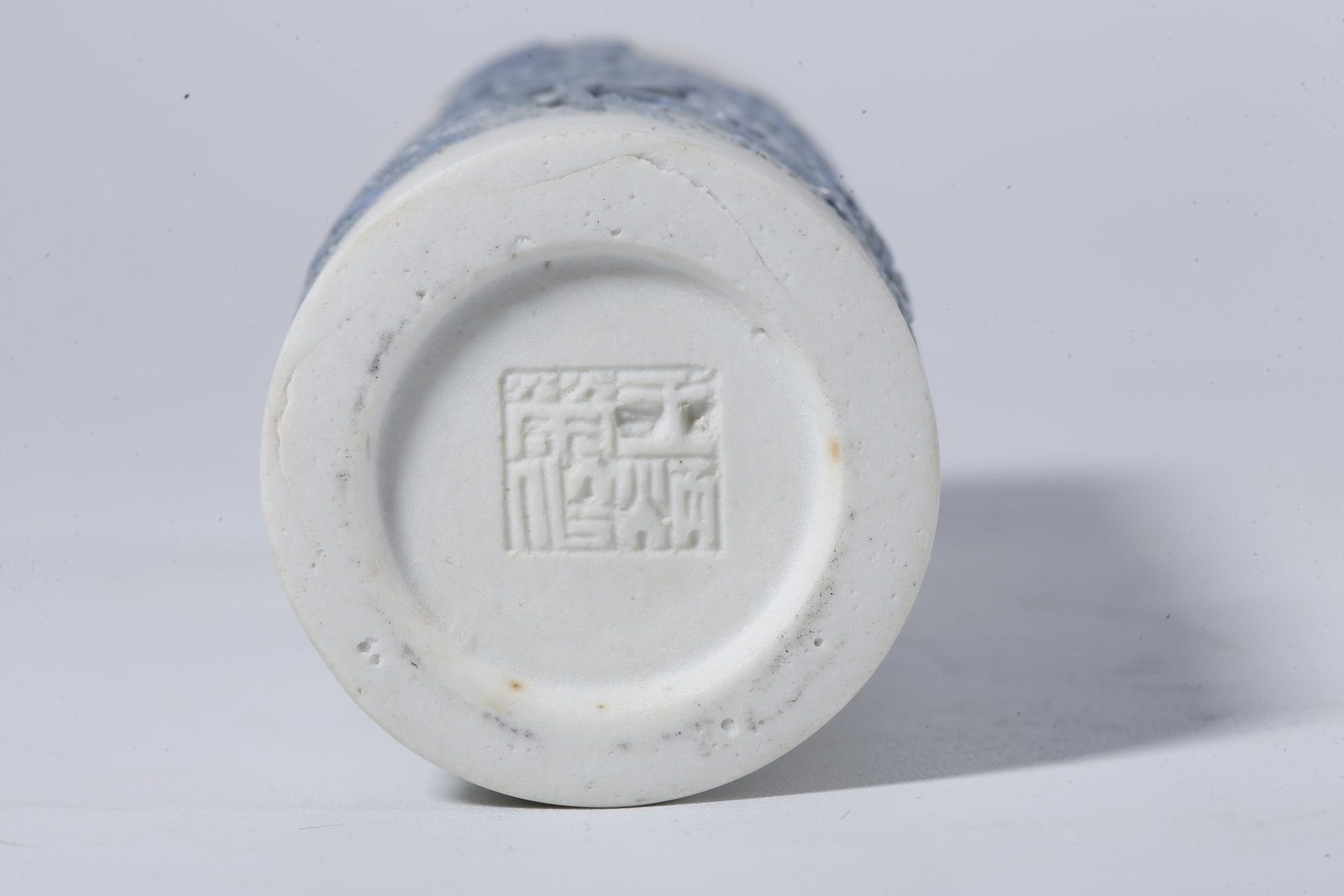 A BRUSH POT WITH LOTUS PATTERN - 9