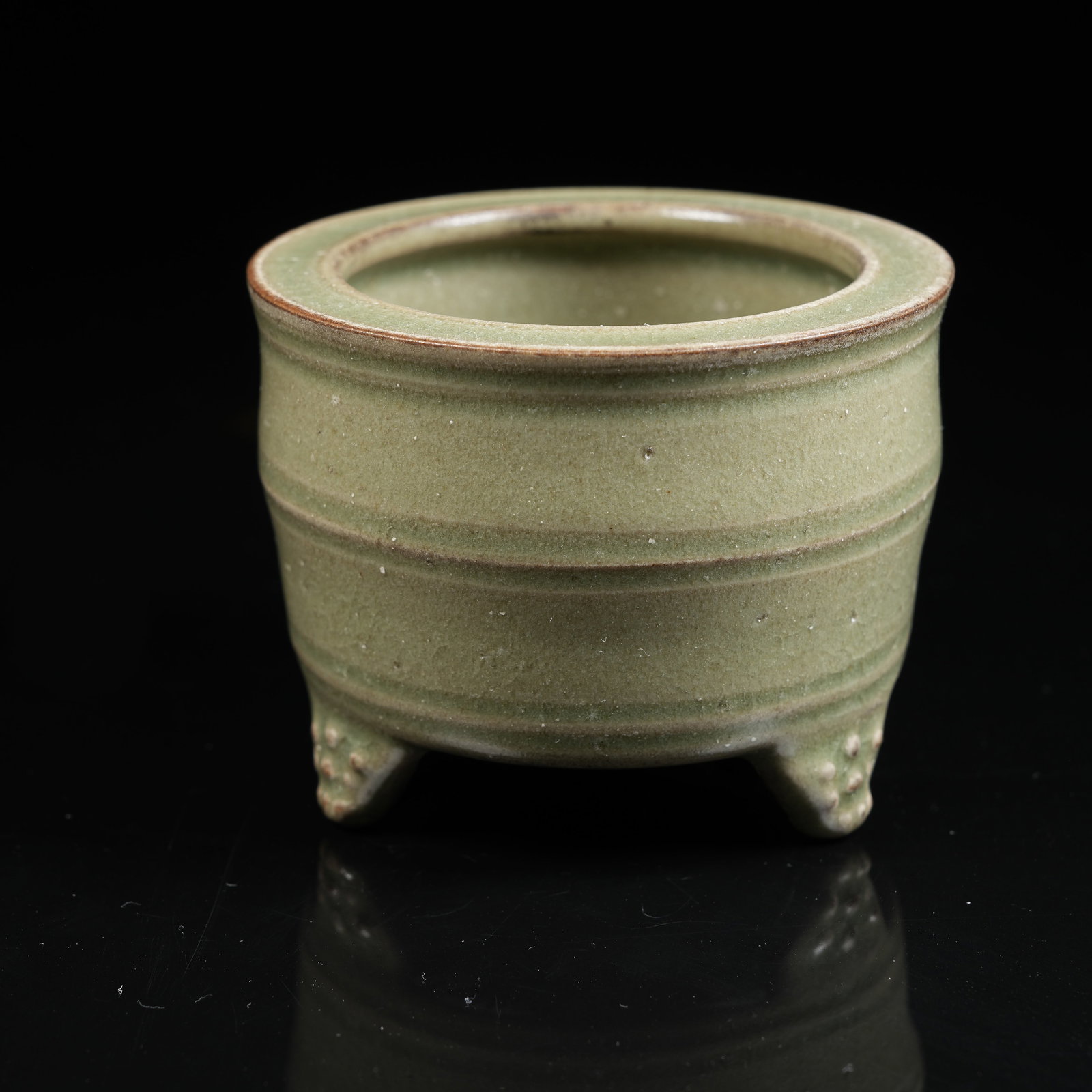 A LONGQUAN KILN CENSER WITH STRING PATTERNS (1 of 9)
