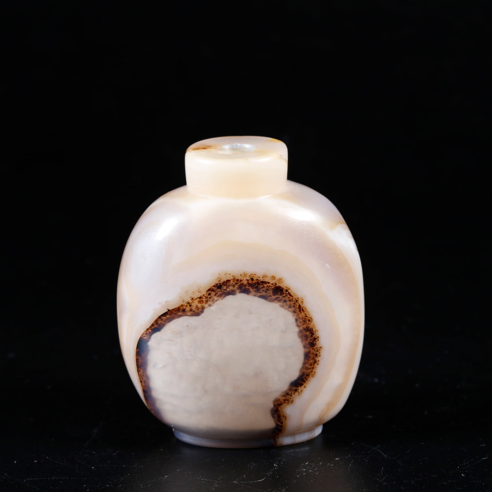 A AGATE CARVED SNUFF BOTTLE (1 of 10)