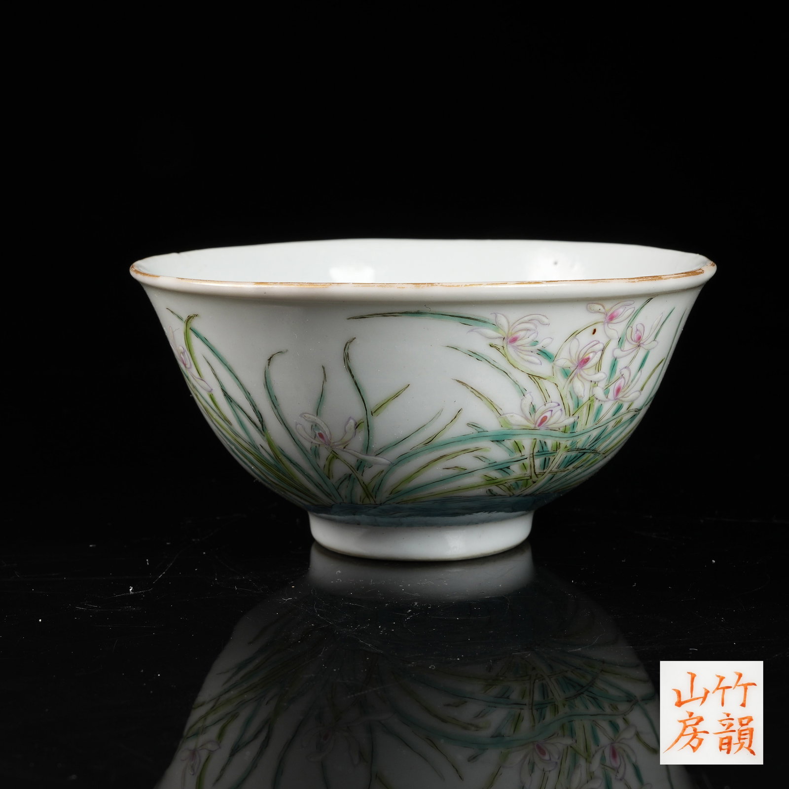 A FAMILLE-ROSE FLOWER-AND-BUTTERFLY CUP (1 of 9)