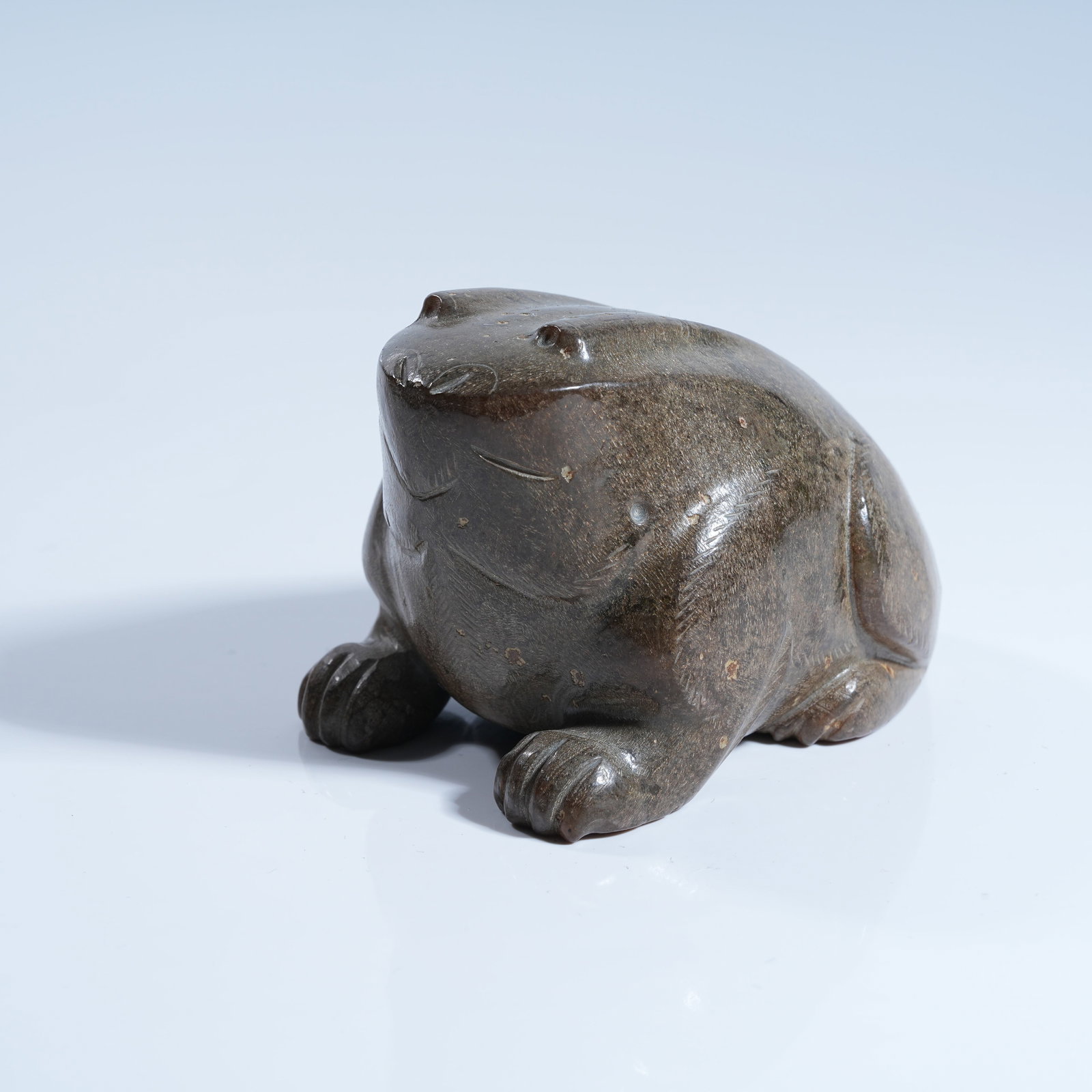 A ANCIENT JADE WEALTH-ATTRACTING FROG ORNAMENT (1 of 8)