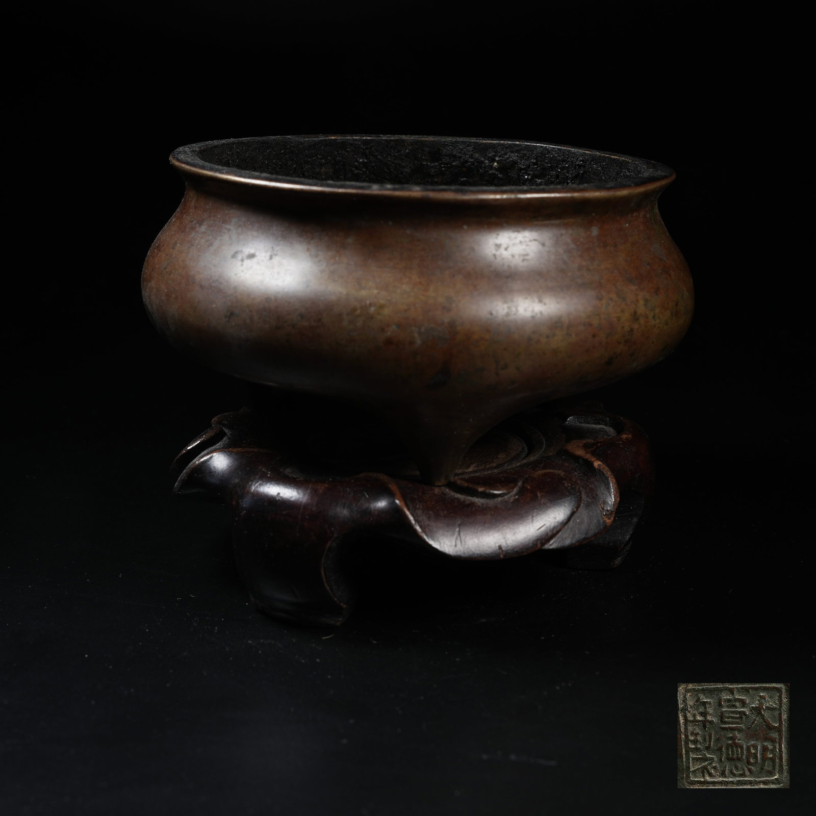 A BRONZE TRIPOD CENSER (1 of 9)