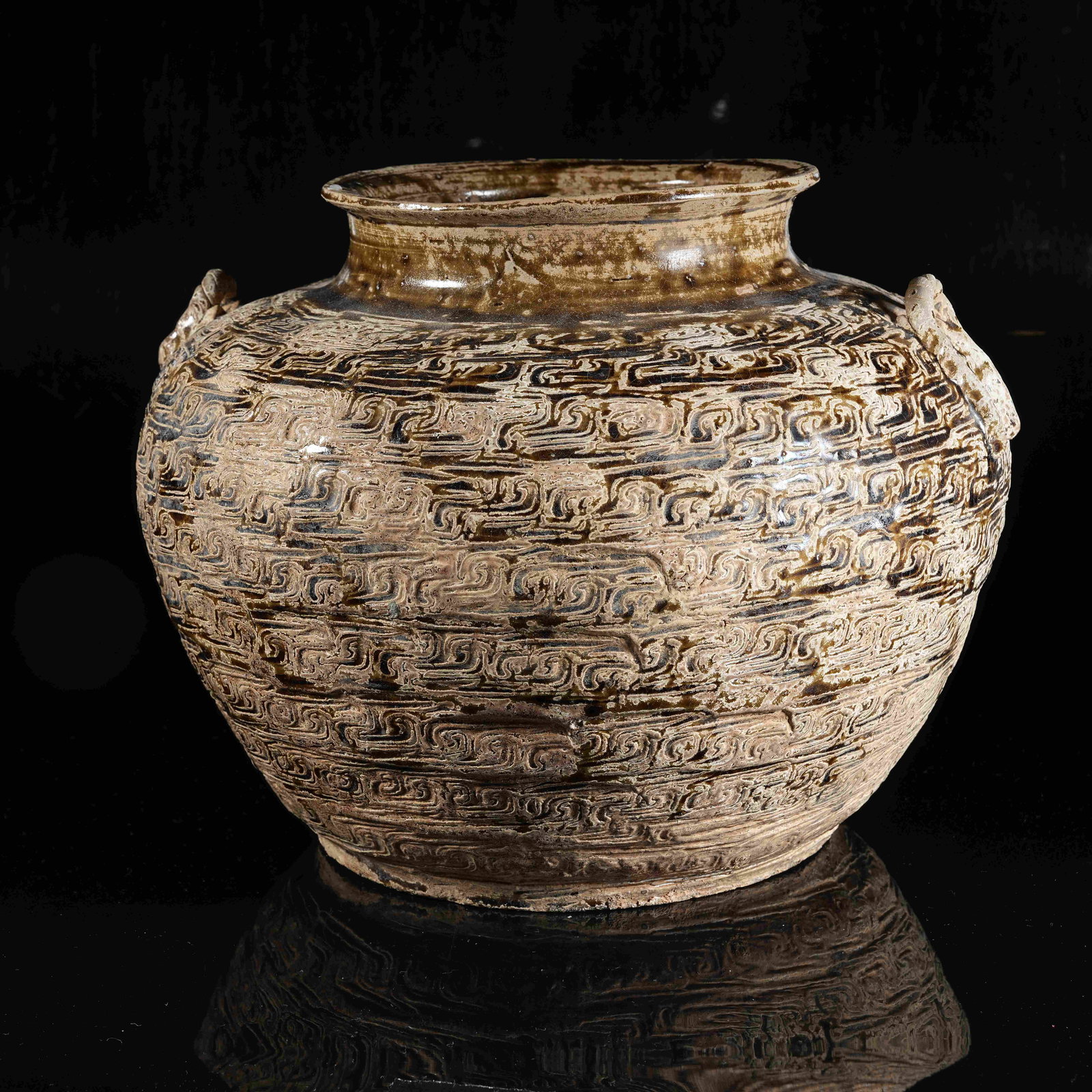 A XING KILN CELADON JAR (1 of 9)