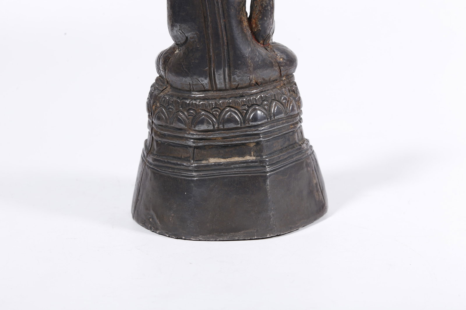 A SILVER BUDDHA STATUE - 7