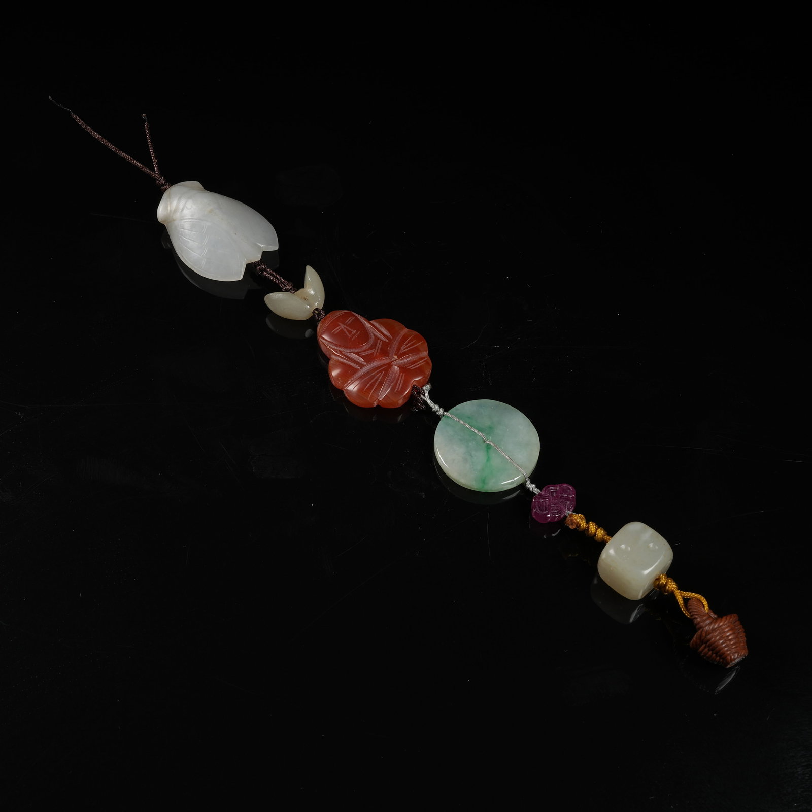 A GROUP OF ASSORTED TREASURE PENDANTS (1 of 9)