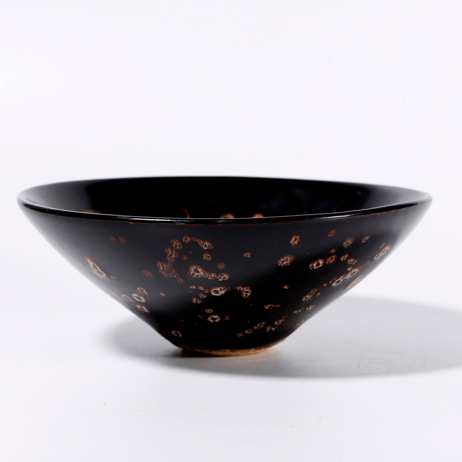 A PHOENIX-MOTIF BOWL FROM JIZHOU KILN (1 of 9)